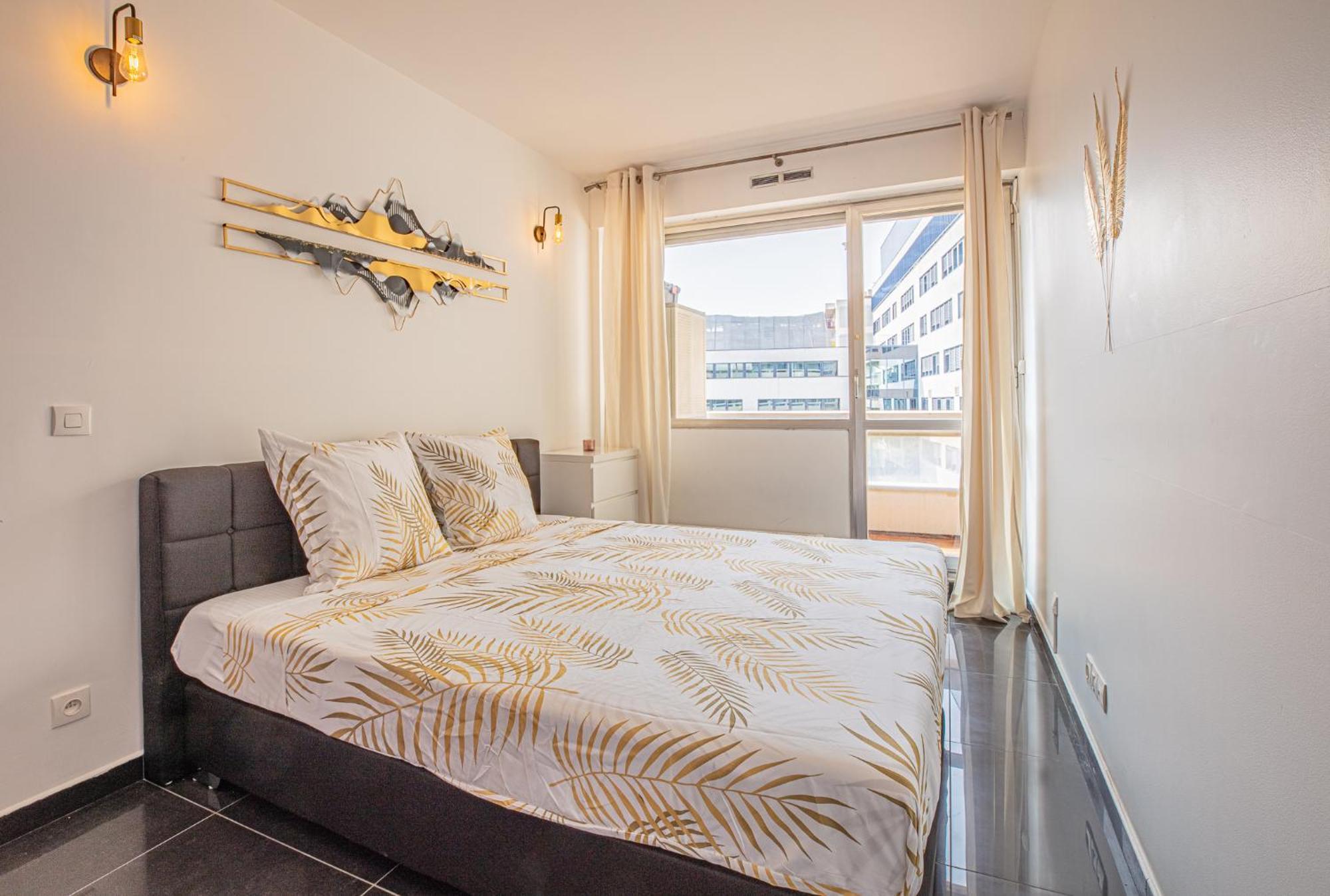 Ideal Couple, Family & Friends - Calme, Lumineux, Balcon - Proche Plages 2km - Velodrome A 10min - Olympique Marina - Climatisation & Parking Prive *