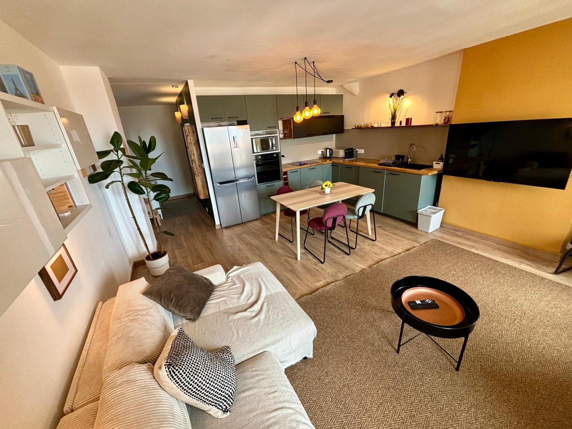 Renove Avec Balcon A La Joliette Appartement