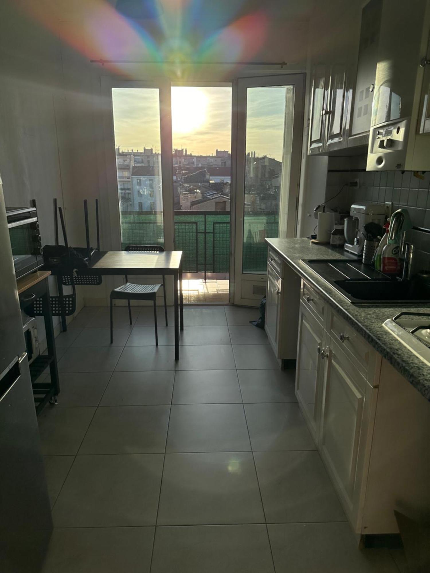 Apartment Grand Avec Balcon *