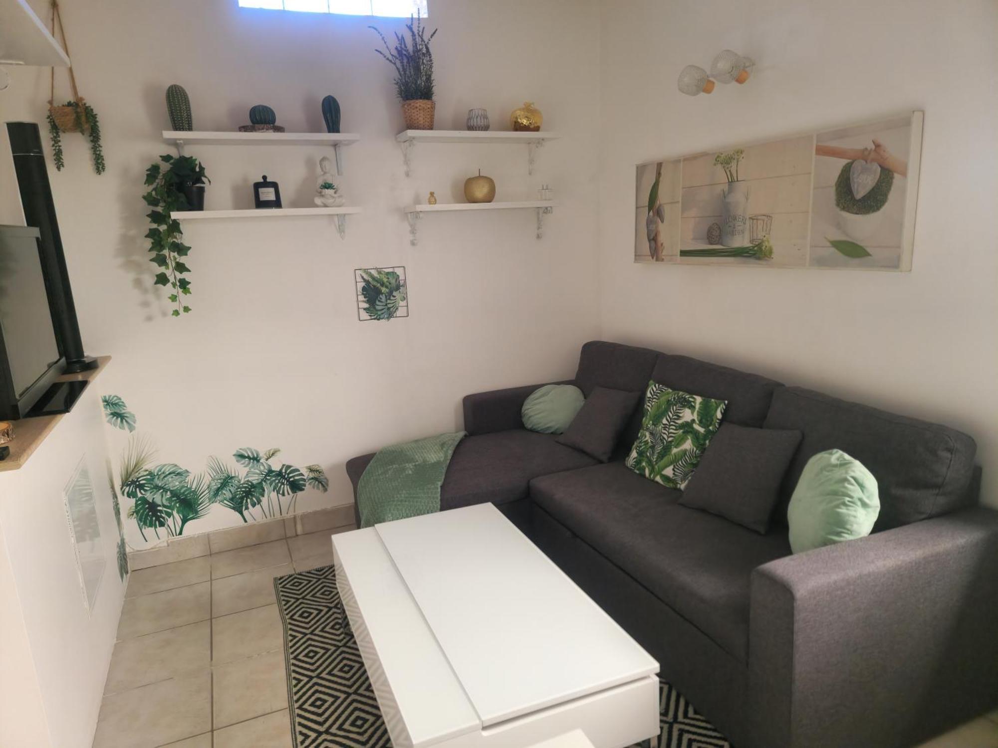 Apartment Jolie Dependance Avec Terrasse Privee Et Jacuzzi Marseilles