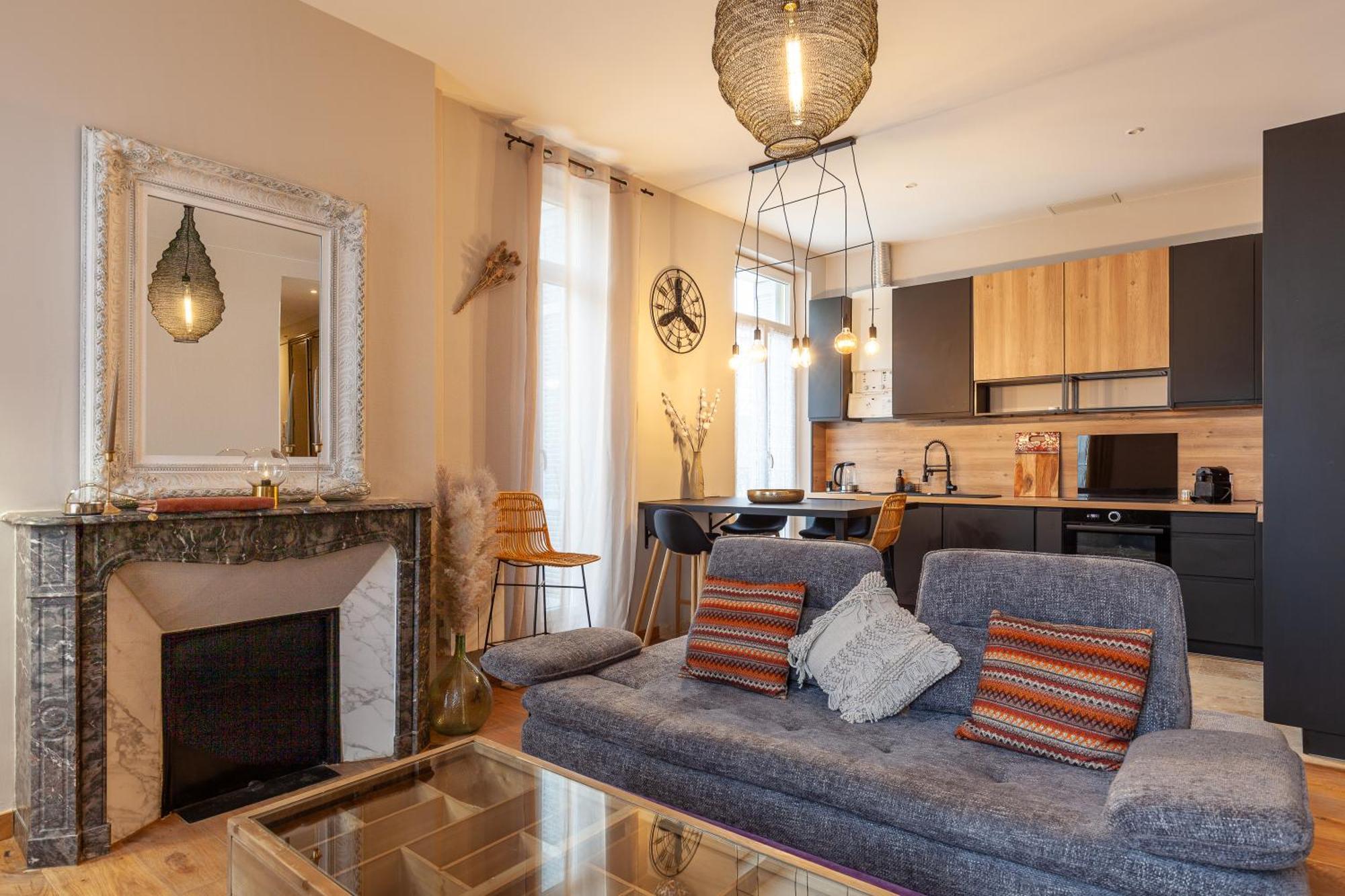 Pour 7 A Apartment Marseille