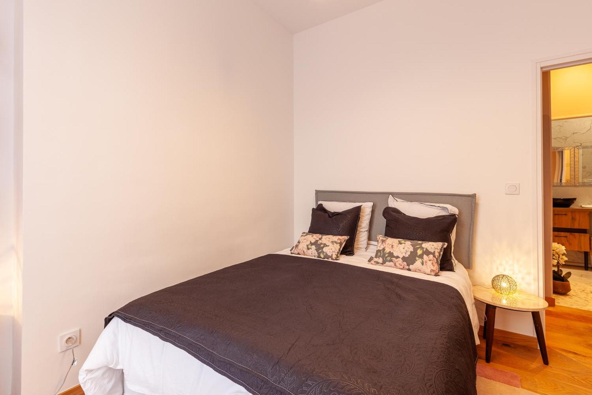 Pour 7 A Apartment Marseille