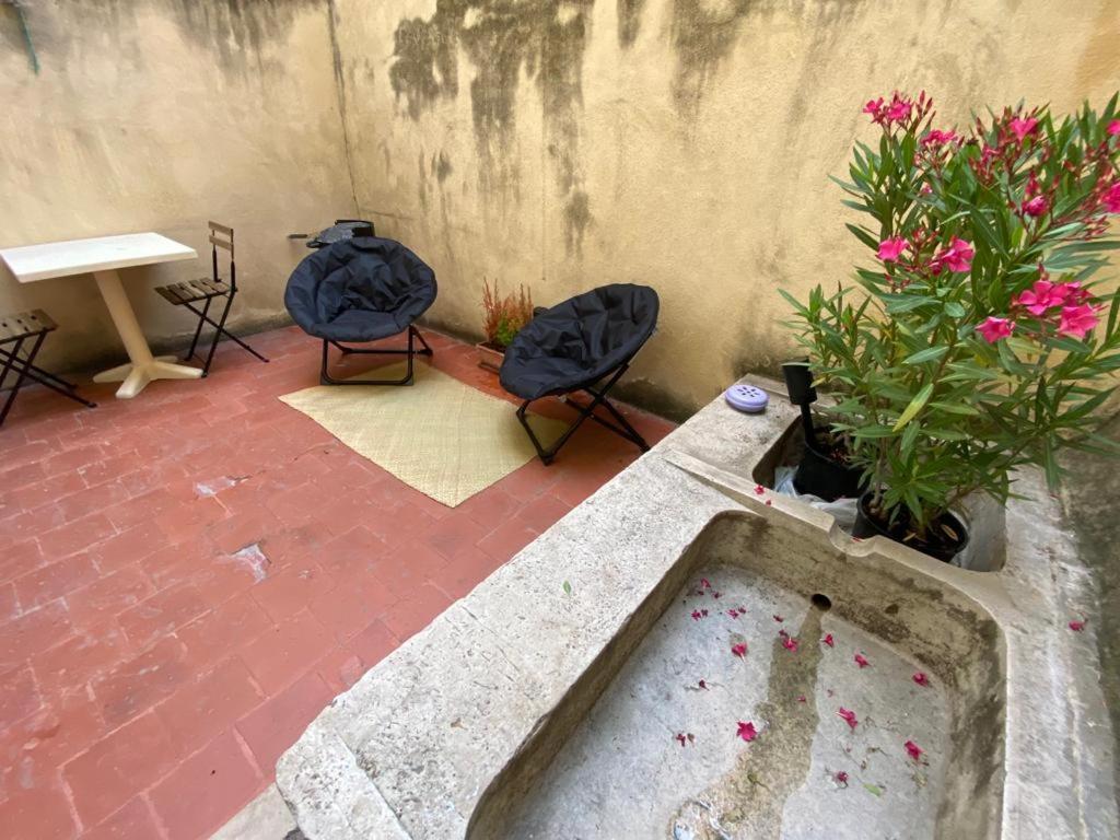 T2 Avec Cour Privee Au Coeur Du Panier- Vieux Port Marseilles