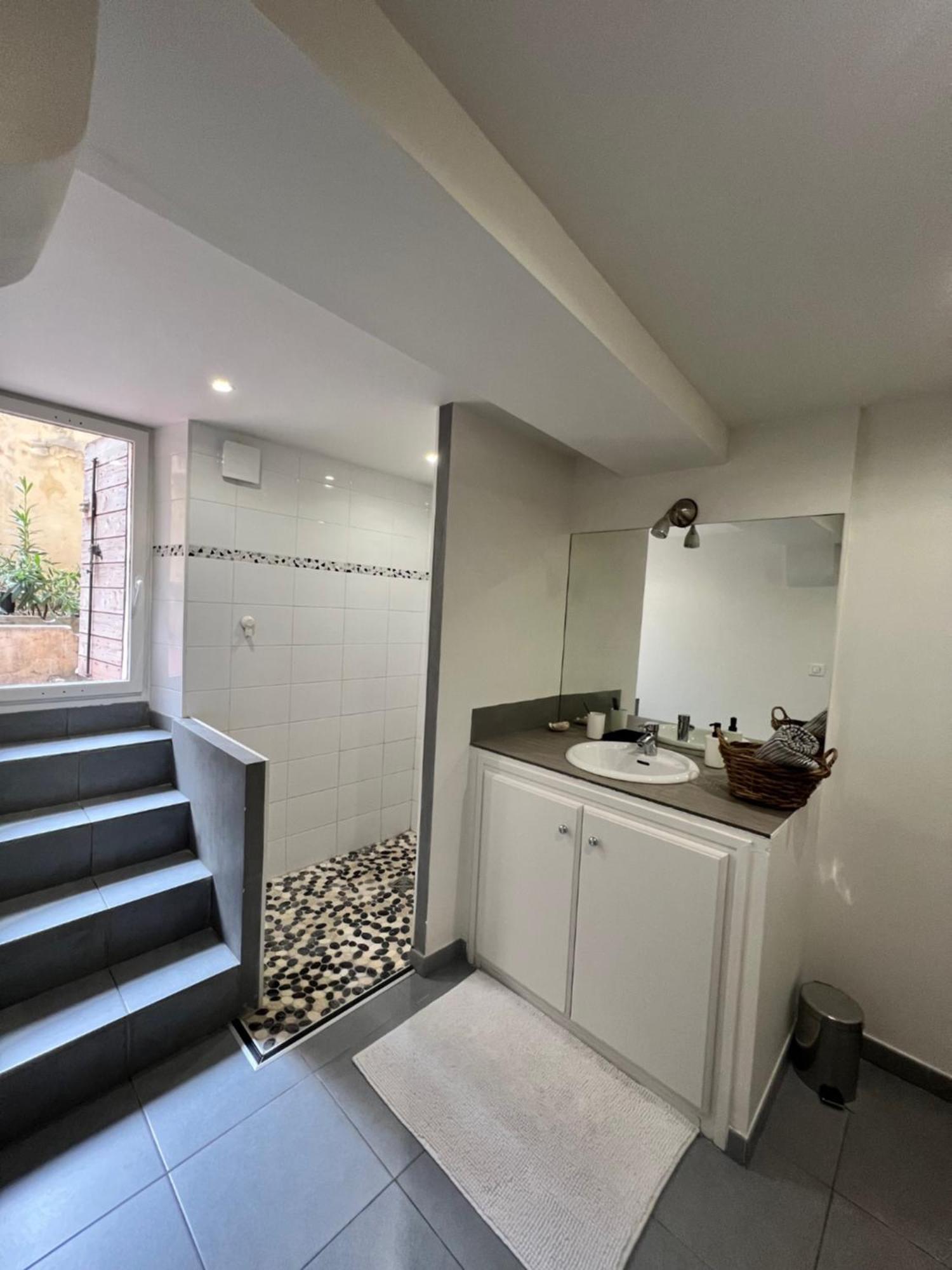 T2 Avec Cour Privee Au Coeur Du Panier- Vieux Port Apartment Marseilles