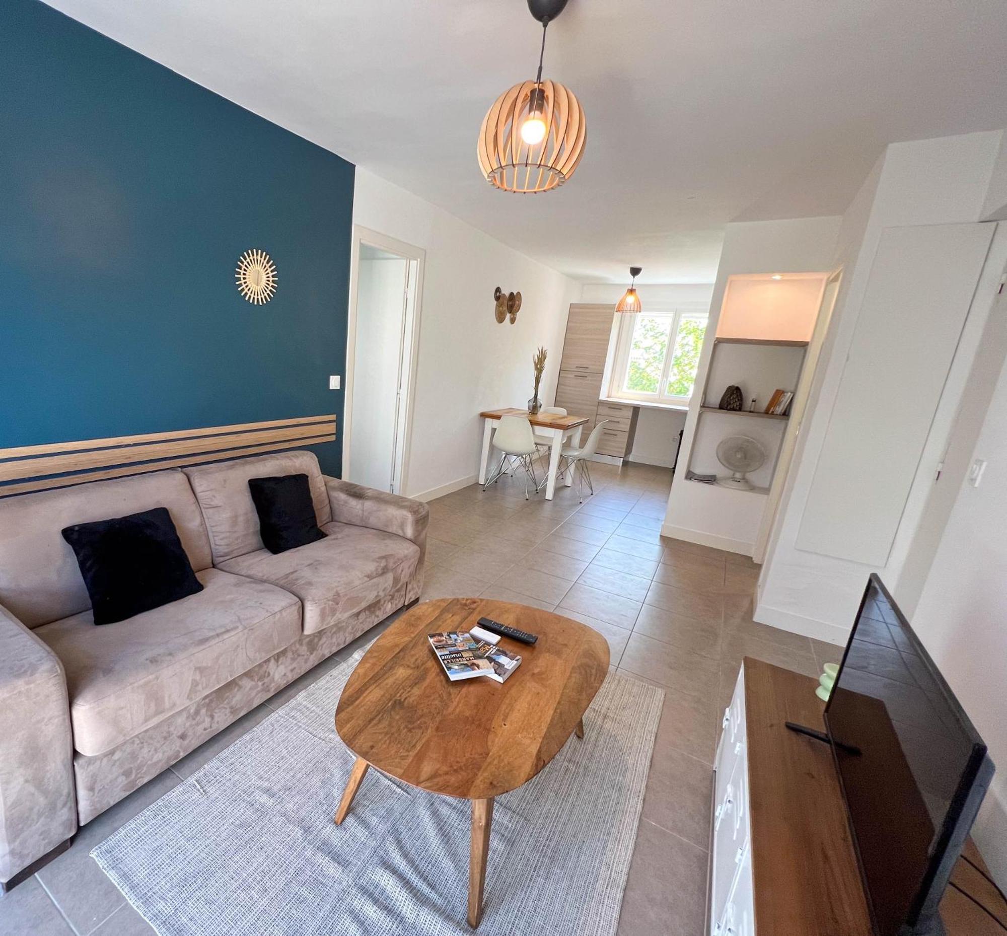 T2 Pointe Rouge Apartment