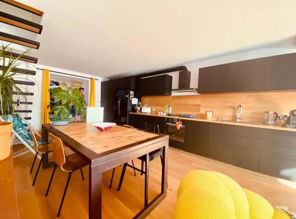 Maison Bord De Avec Jacuzzi Nhà nghỉ Marseille