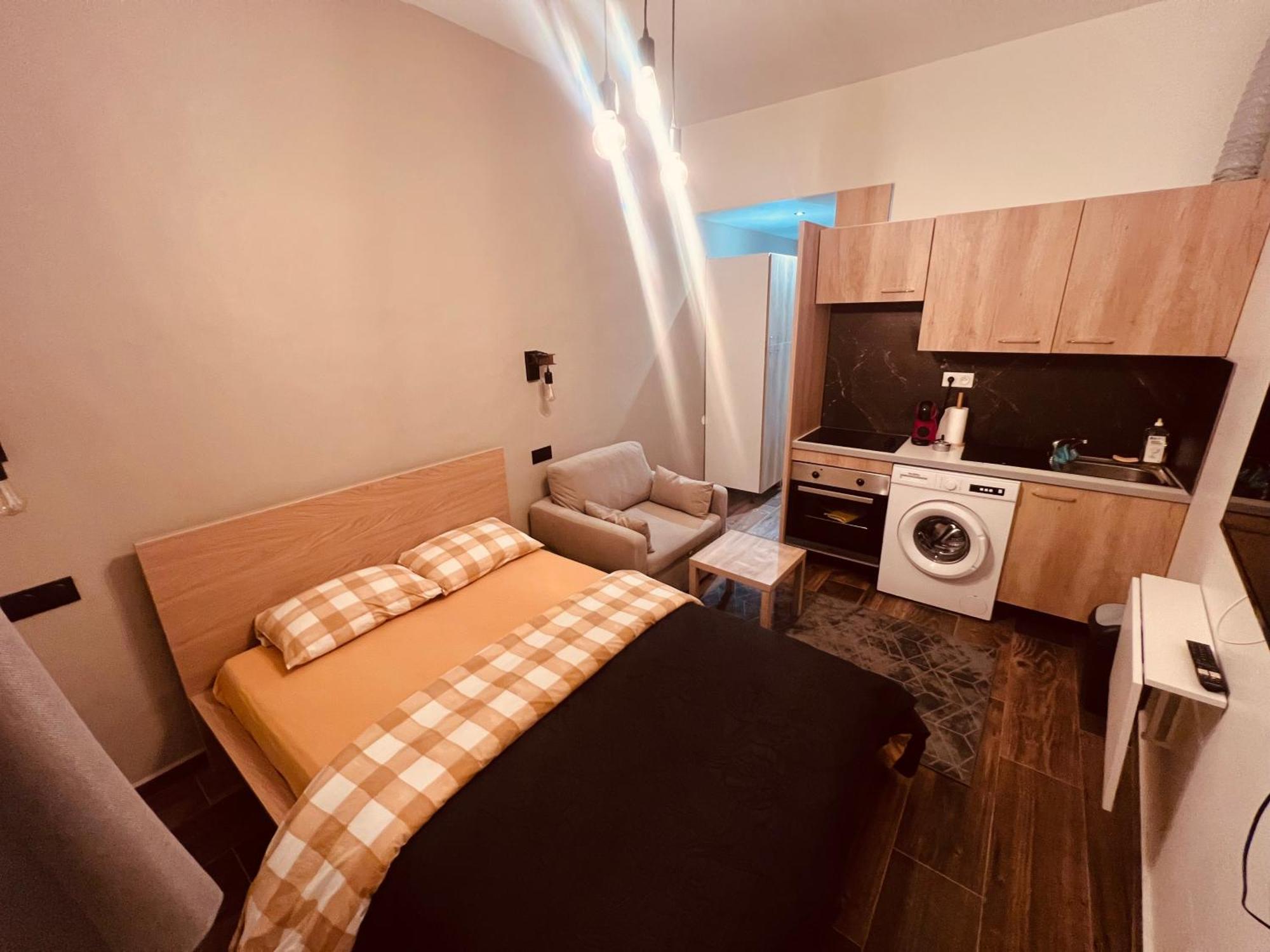 Apartment 16e *