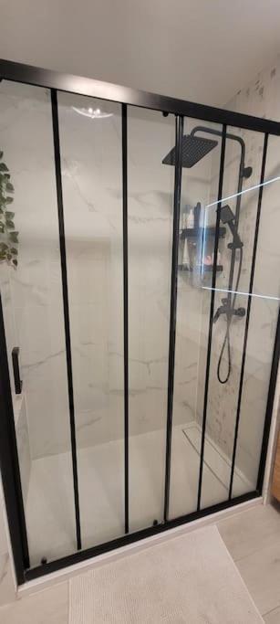 Appartement Terrasse Climatisee 20 Min De La Marseilles