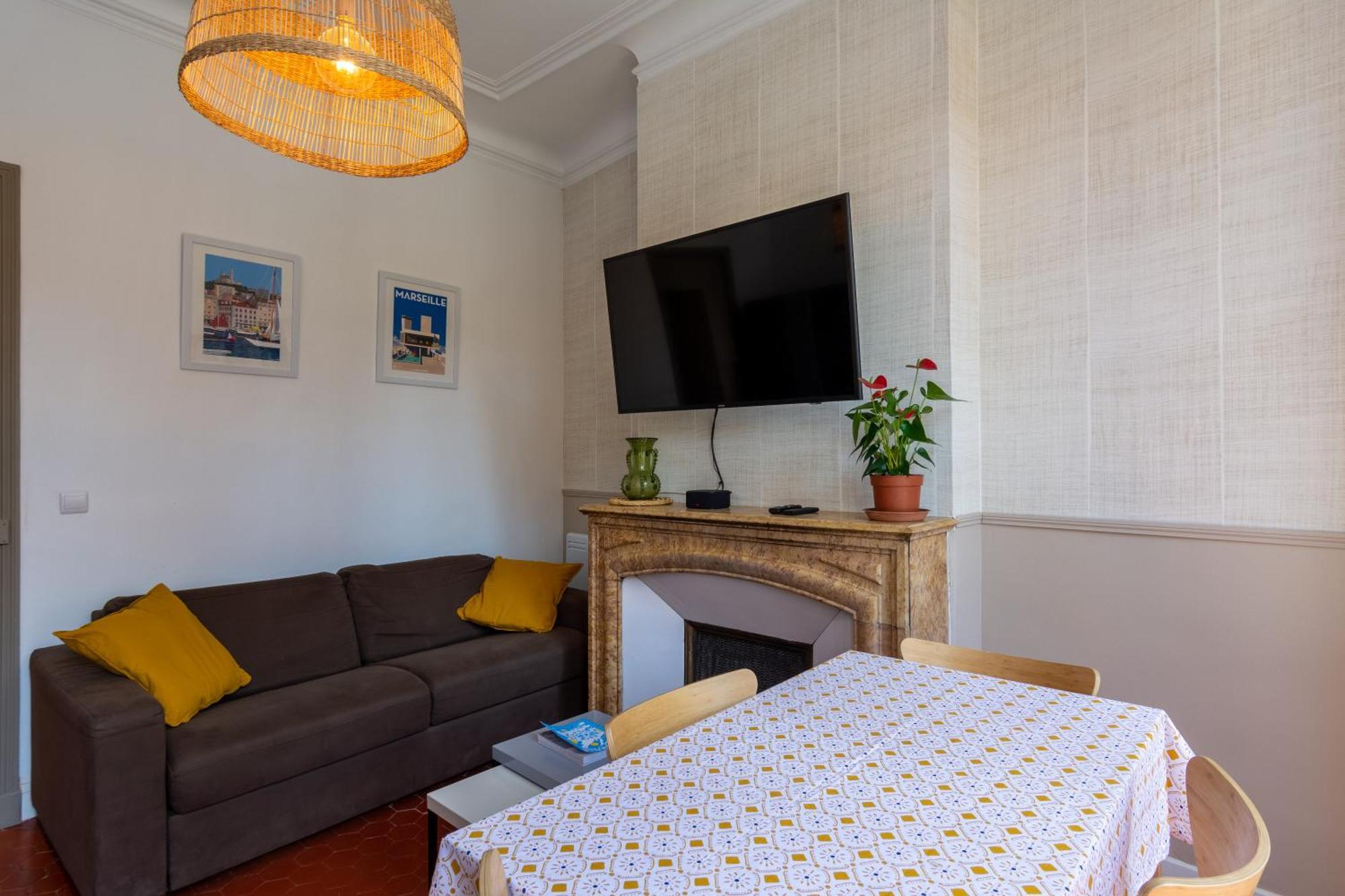 T4 Cours Julien Proche Vieux-port - Parking Gratuit Marseille