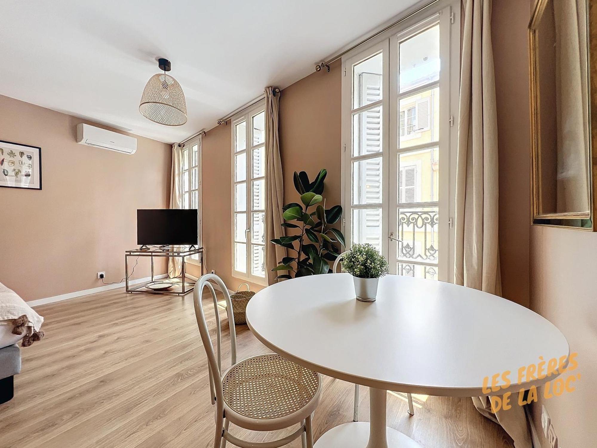 Apartment Joli - Hyper & Climatisation - Les Freres De La Loc'