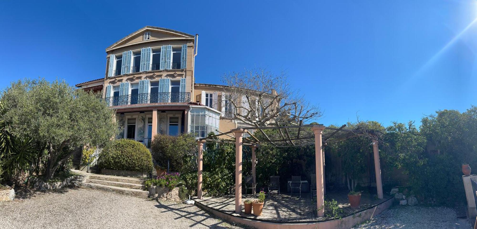 Valentine, Vue Panoramique Sur La Et Les Iles, Corniche Kennedy, Villa Marseilles