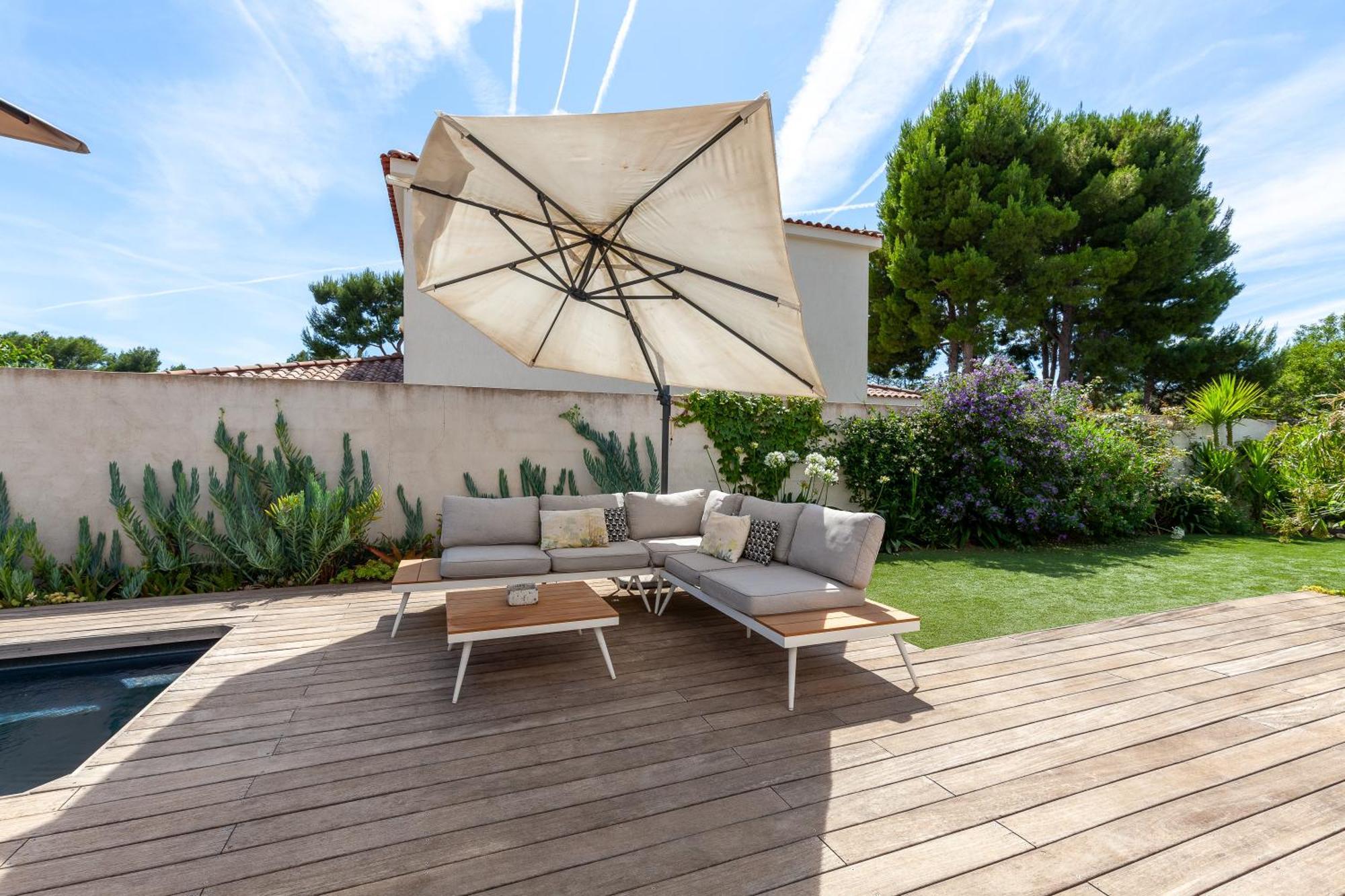 Avec Piscine A Villa Marseille