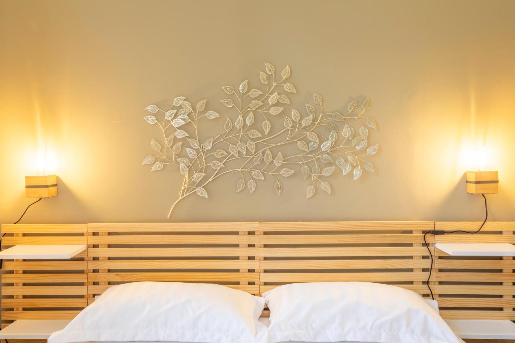 Adira Montgrand 2 Etoiles *