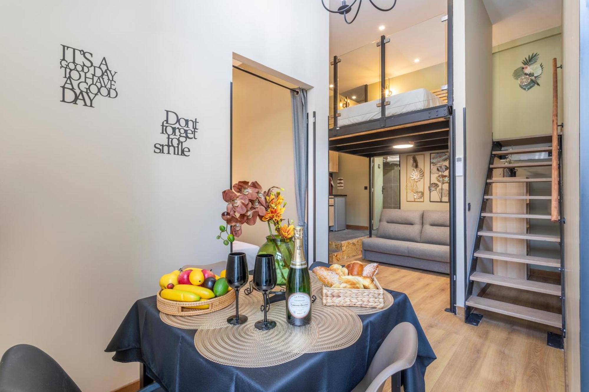 Adira Montgrand 2 Etoiles * Marseilles