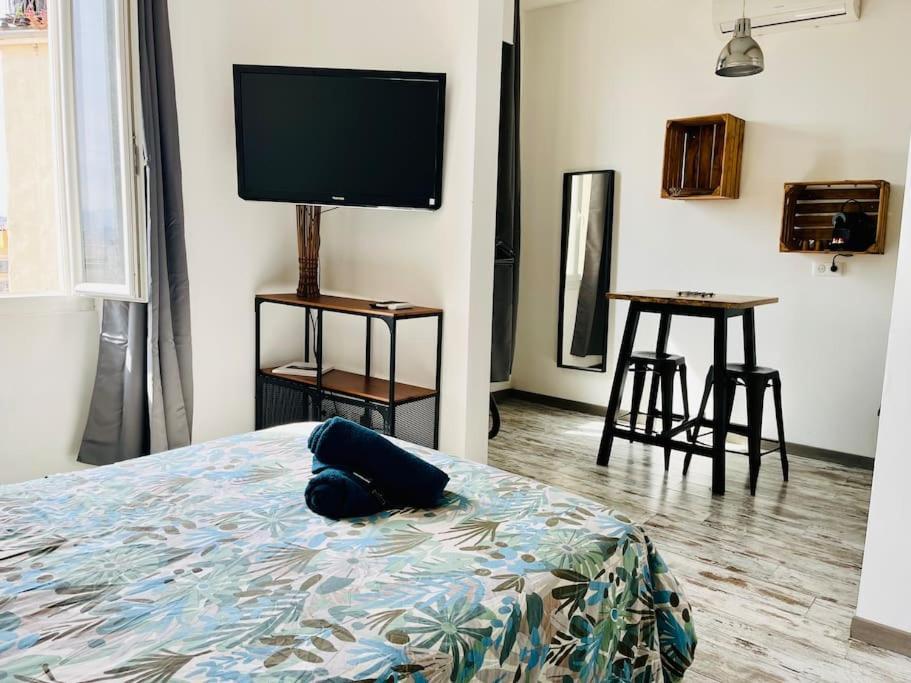 Studio Paisible, Climatise Avec Vue Notre Dame Apartment