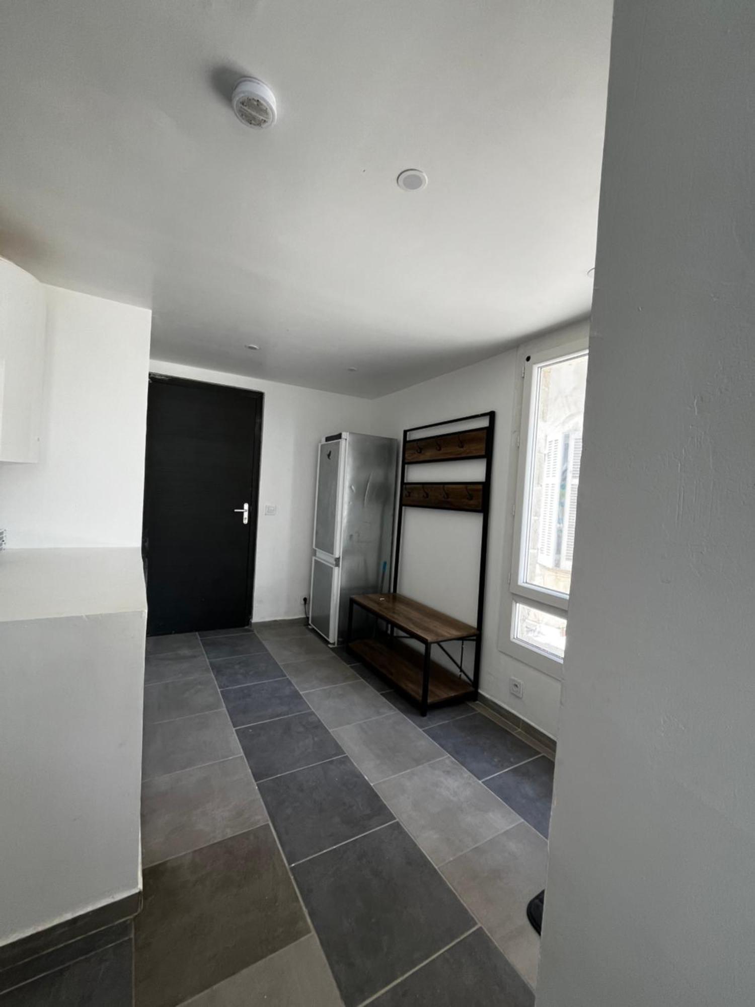 Studio 1 Etage Au Centre De * Marseille