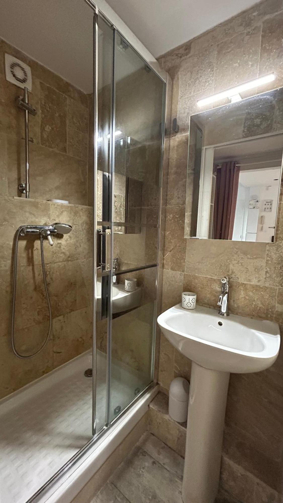 5 15 Minutes Apartment Marseille