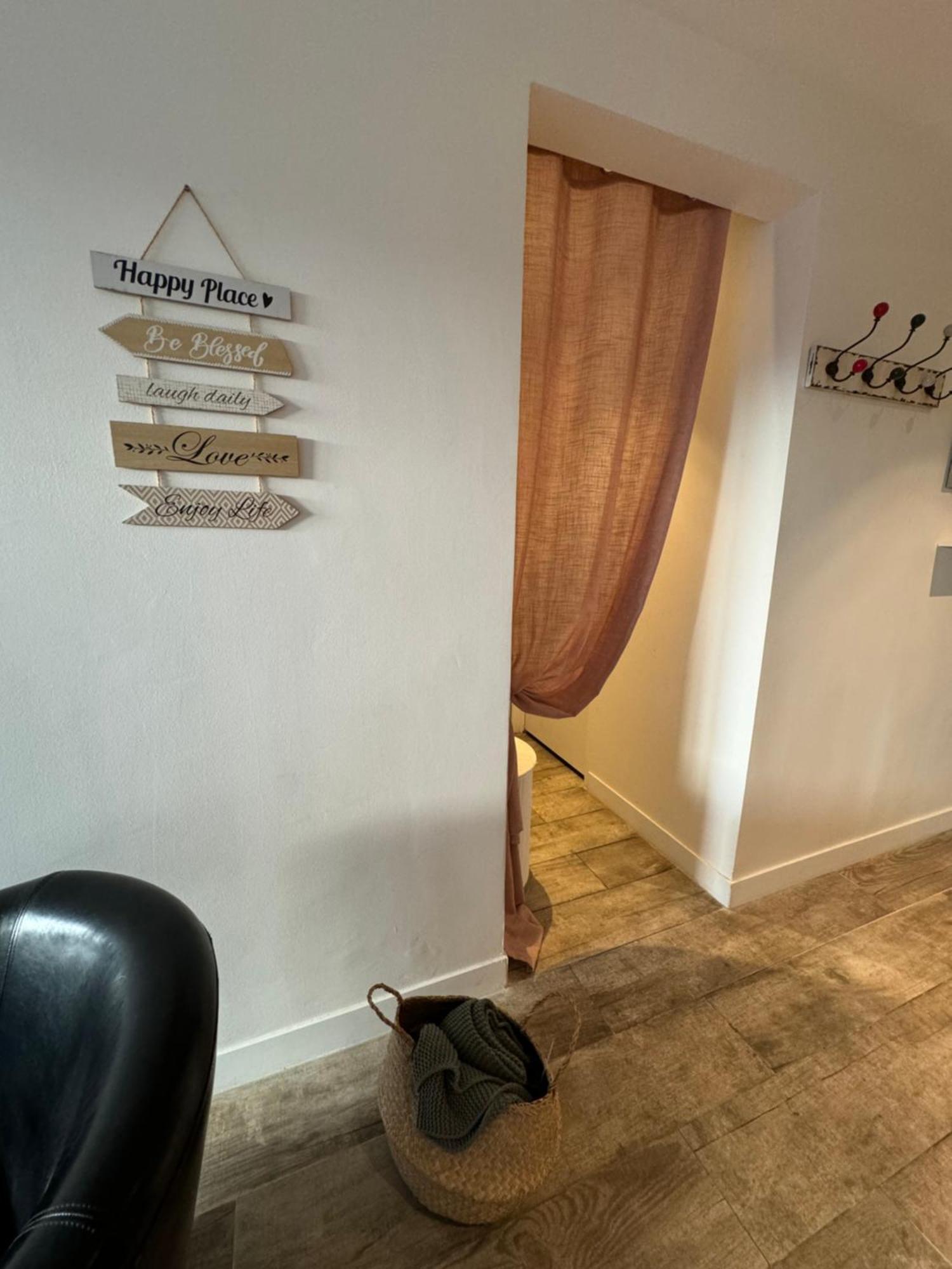5 15 Minutes Apartment *