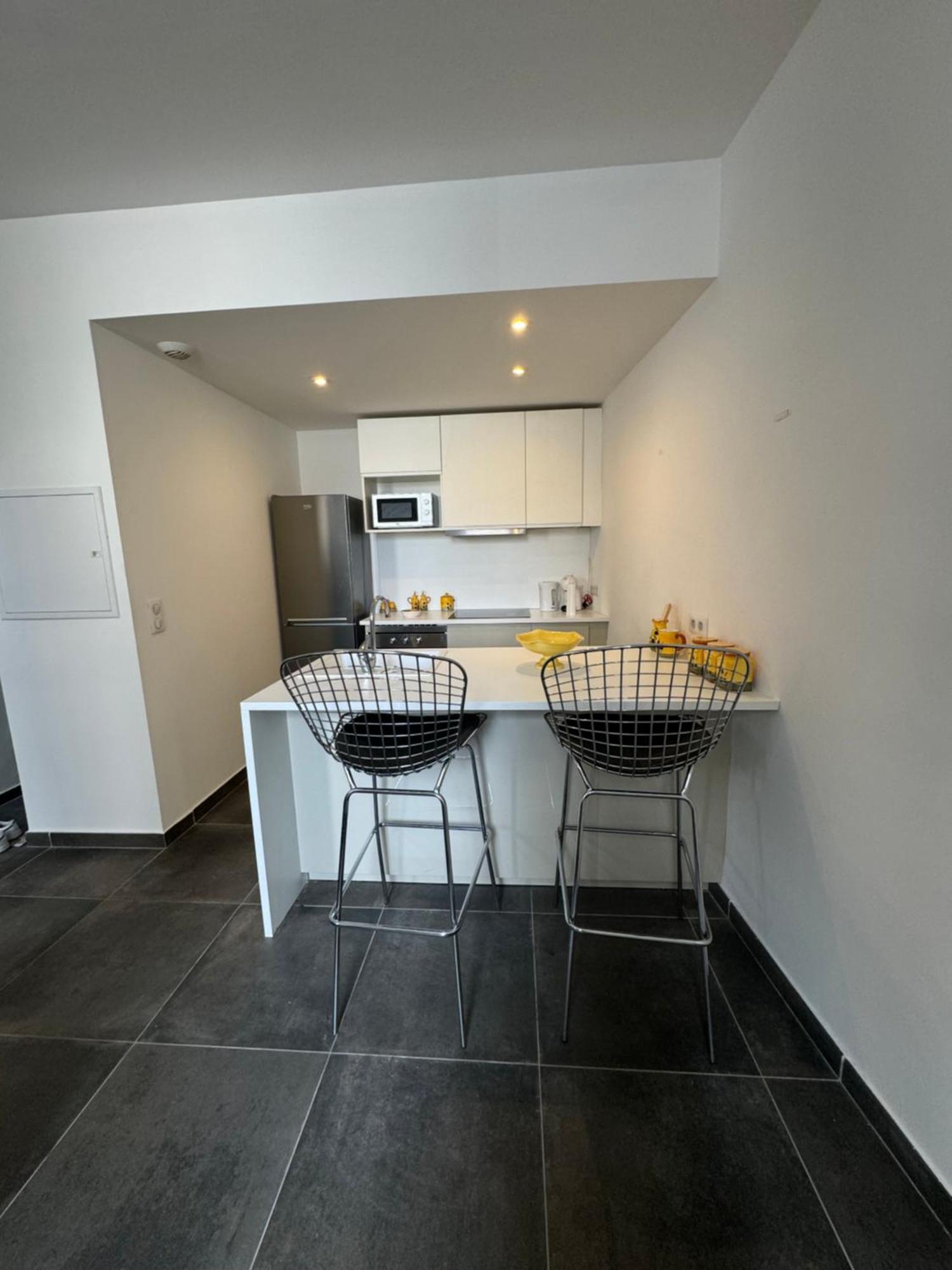Et Spacieux Duplex Rue Paradis, *