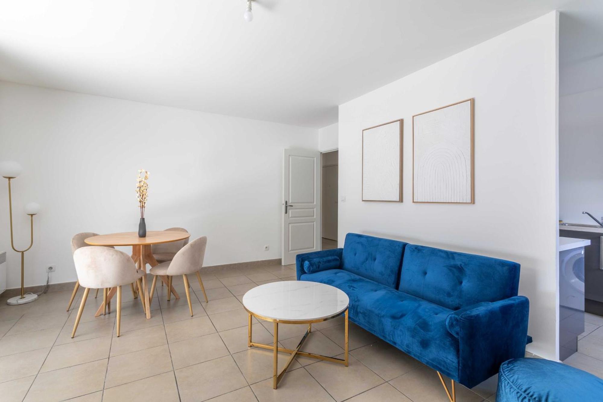 2 Bedroom With Balcony 10th Arr Apartment Marseille