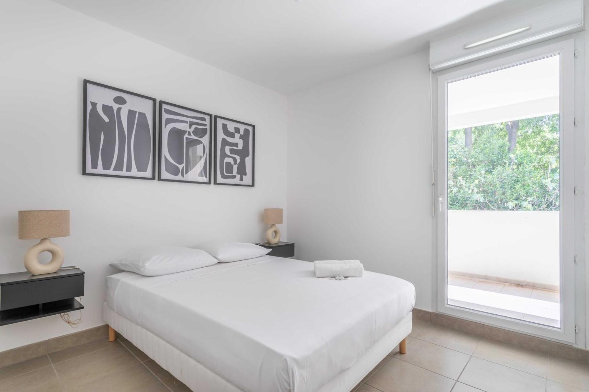 2 Bedroom With Balcony 10th Arr