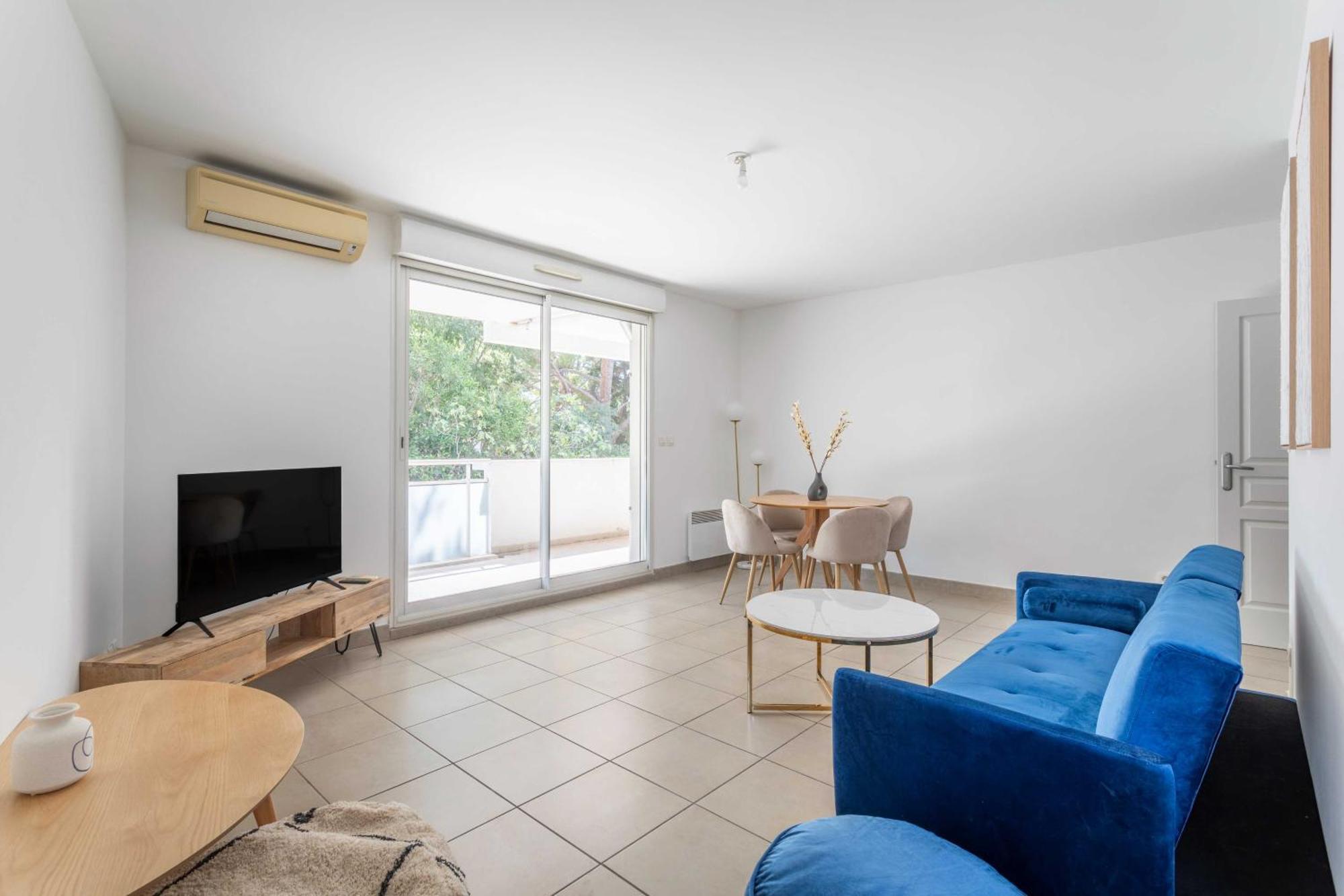 2 Bedroom With Balcony 10th Arr * Marseille