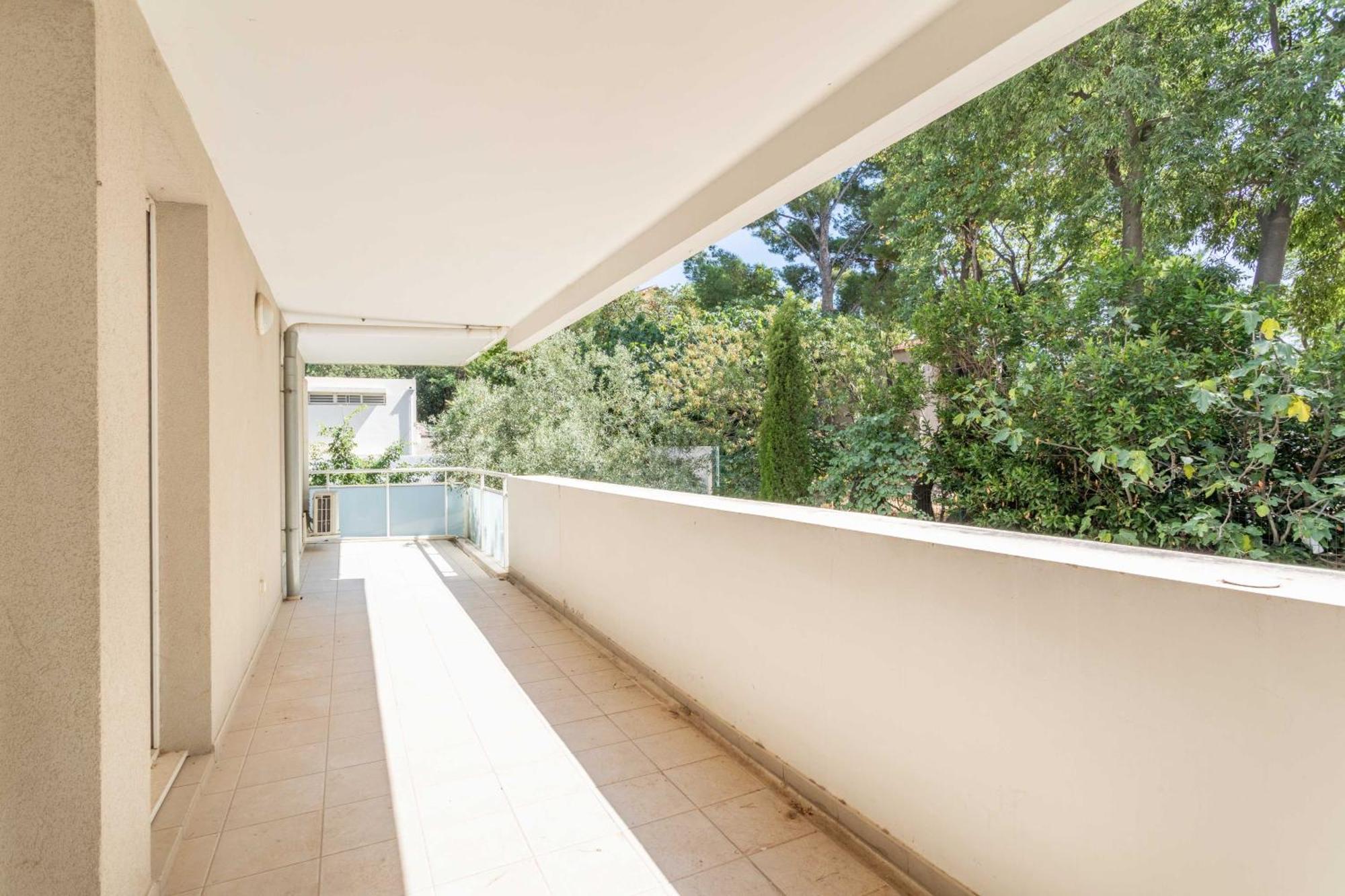 2 Bedroom With Balcony 10th Arr * Marseille