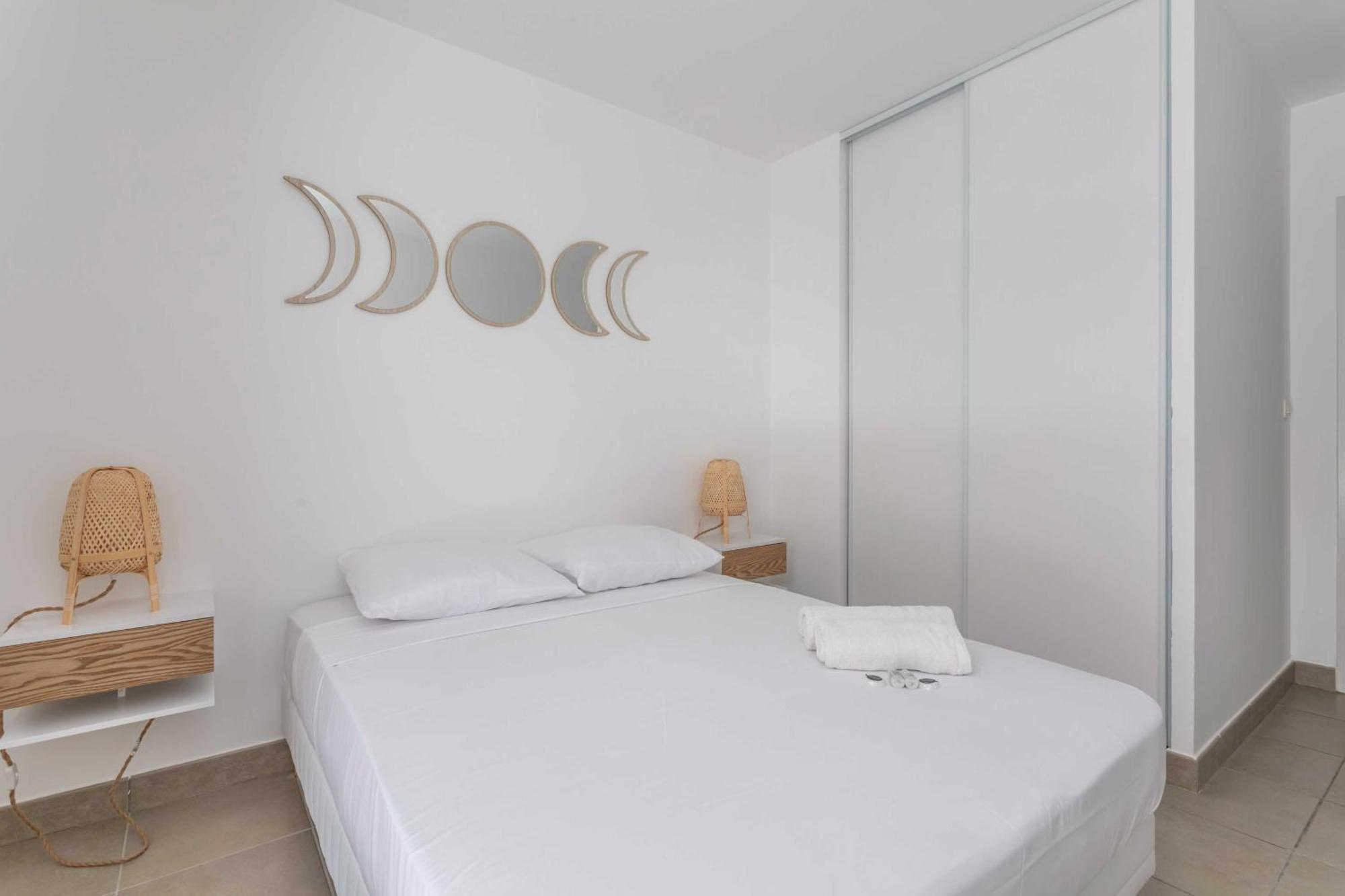 2 Bedroom With Balcony 10th Arr Apartment