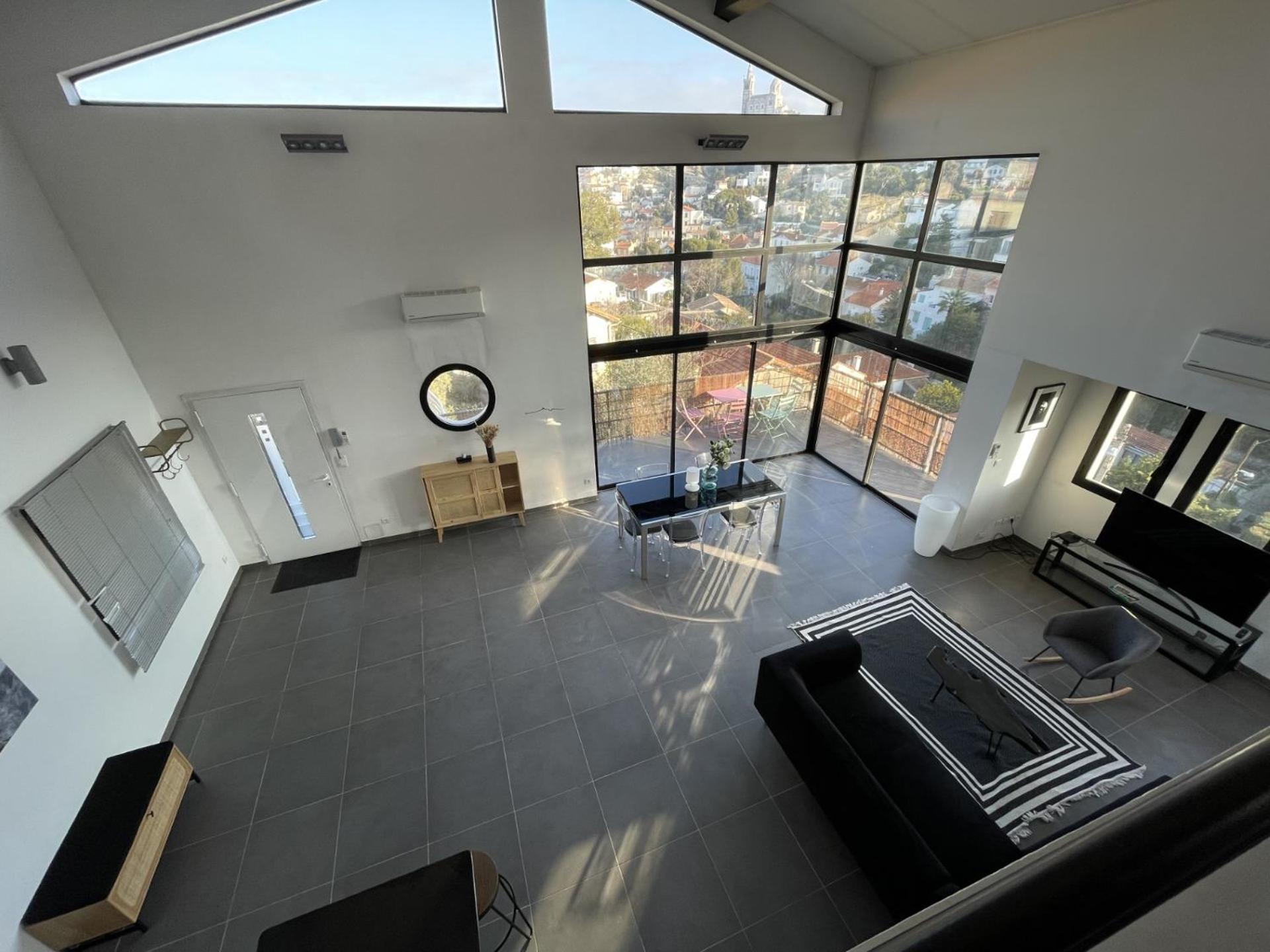 Luxueux Duplex Avec Vue Panoramique Sur Notre-dame Marseille