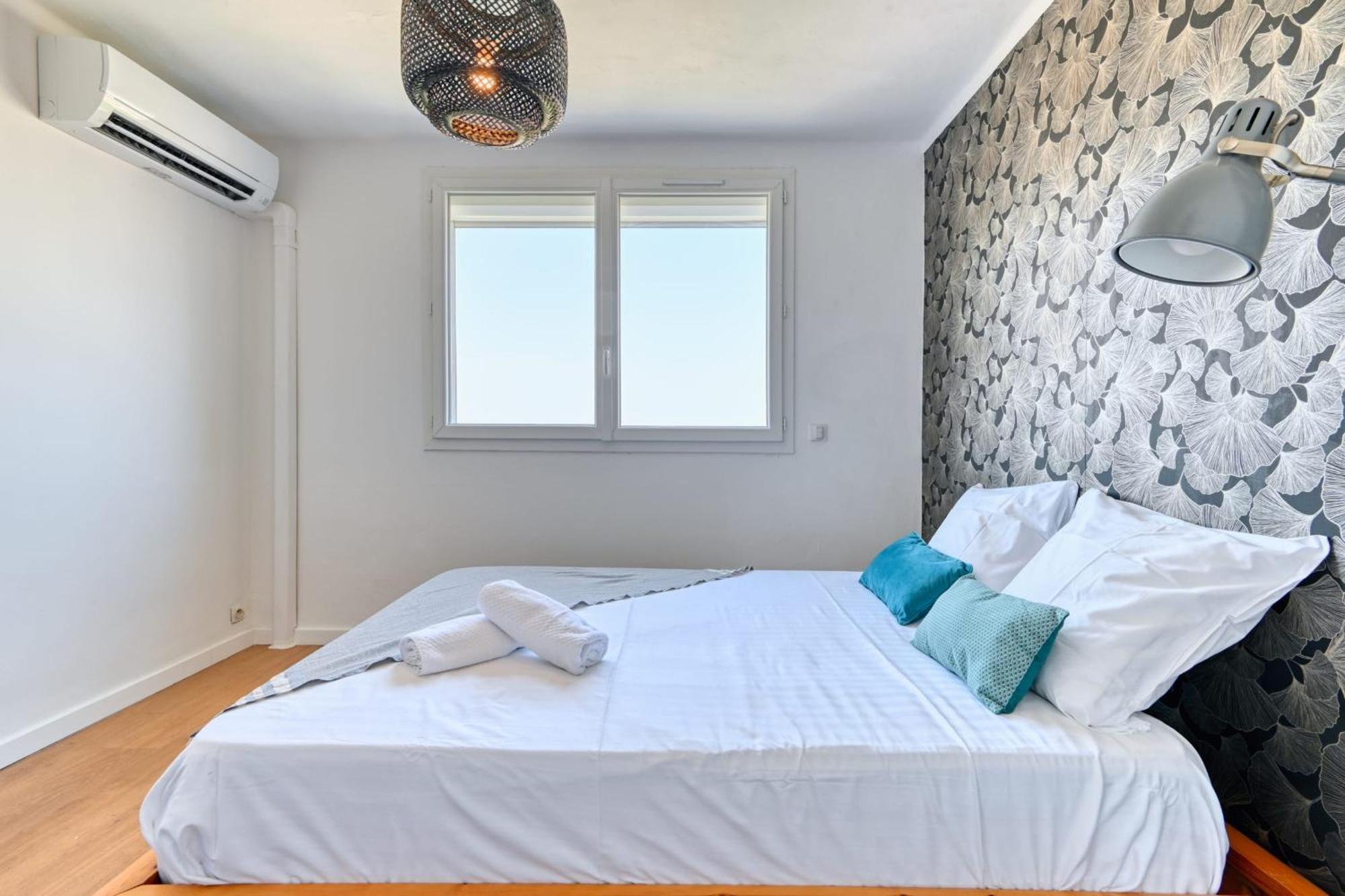 Superb Panoramic View Of Apartment Marseille