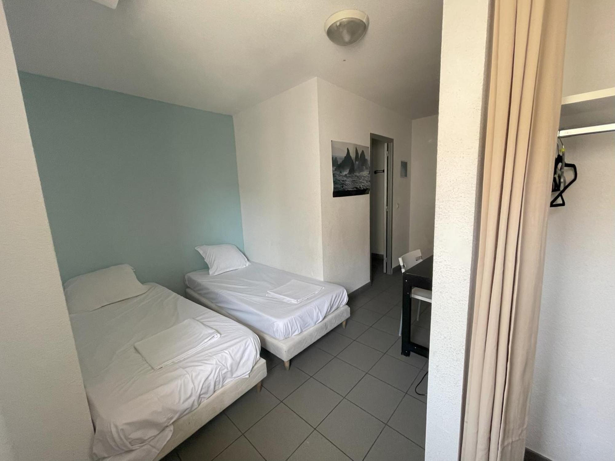 Balaena Hostel *