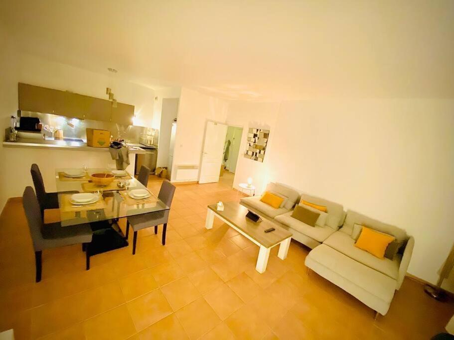 Votre Pied-a-terre A T3 Cosy A Deux Pas Du Vieux-port *