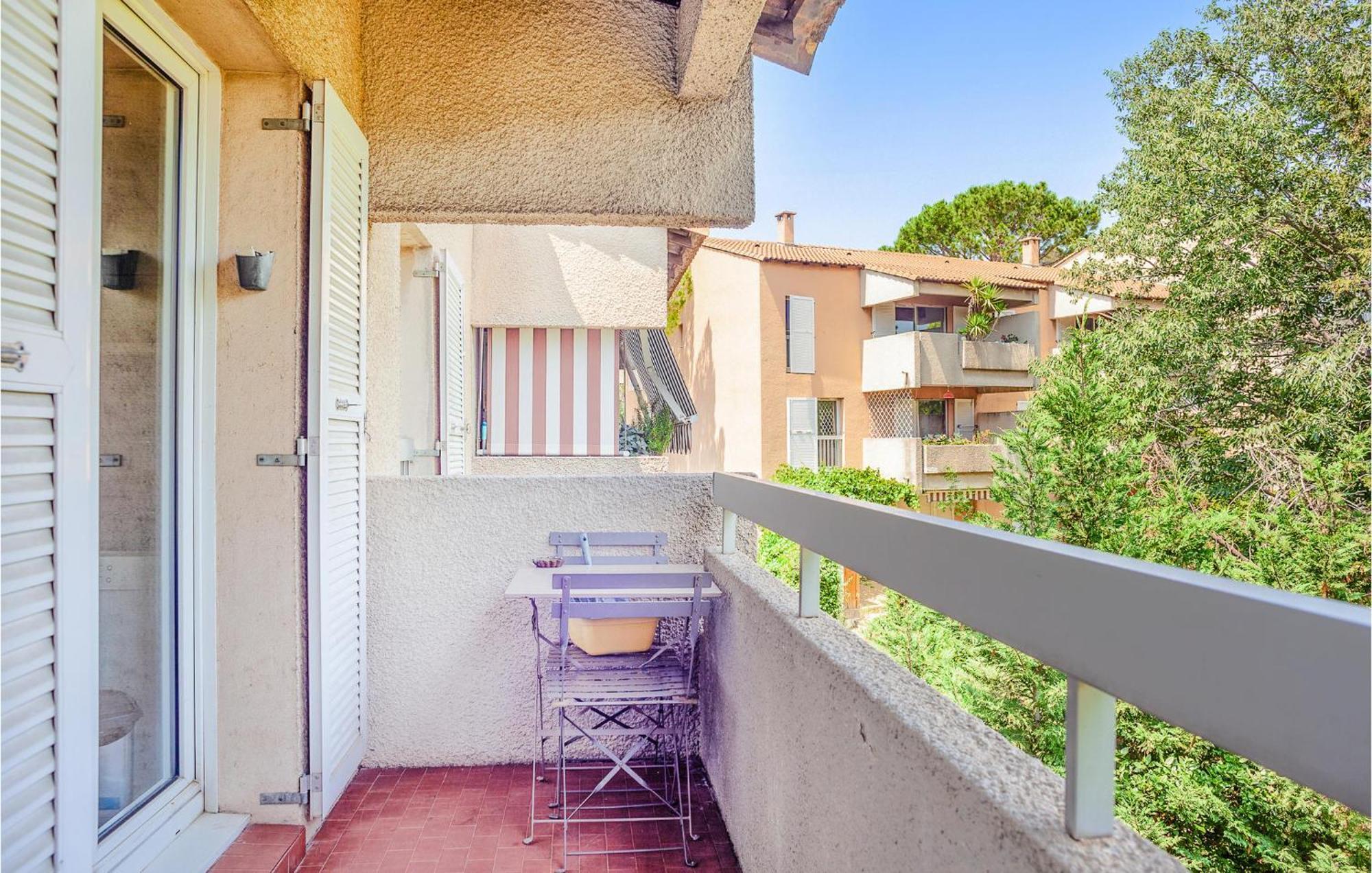 Amazing In With Kitchen Apartment