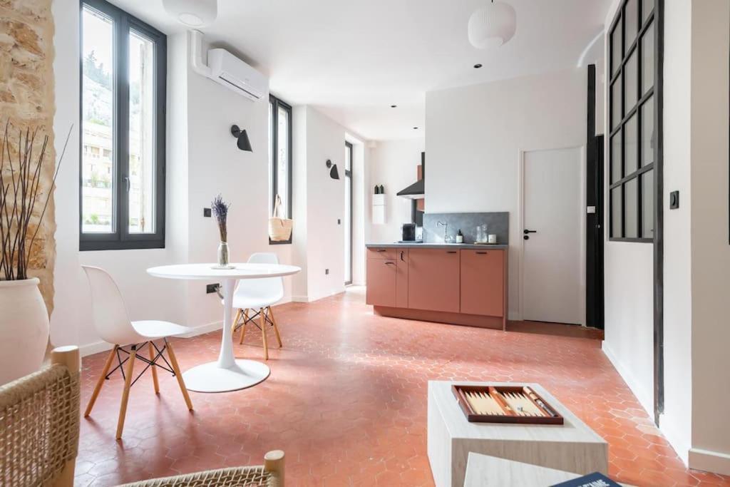 T2 Typique Et Decore Avec Gout - Quartier Vauban