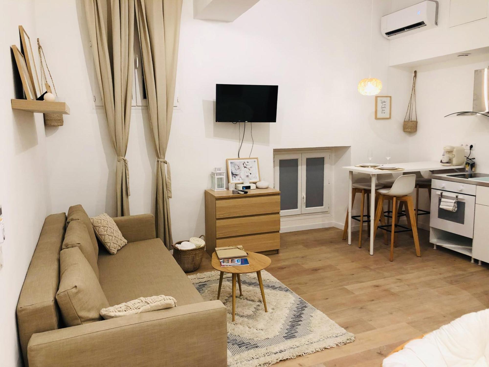 1br With Bathtub In City Center Close Opera Marseille