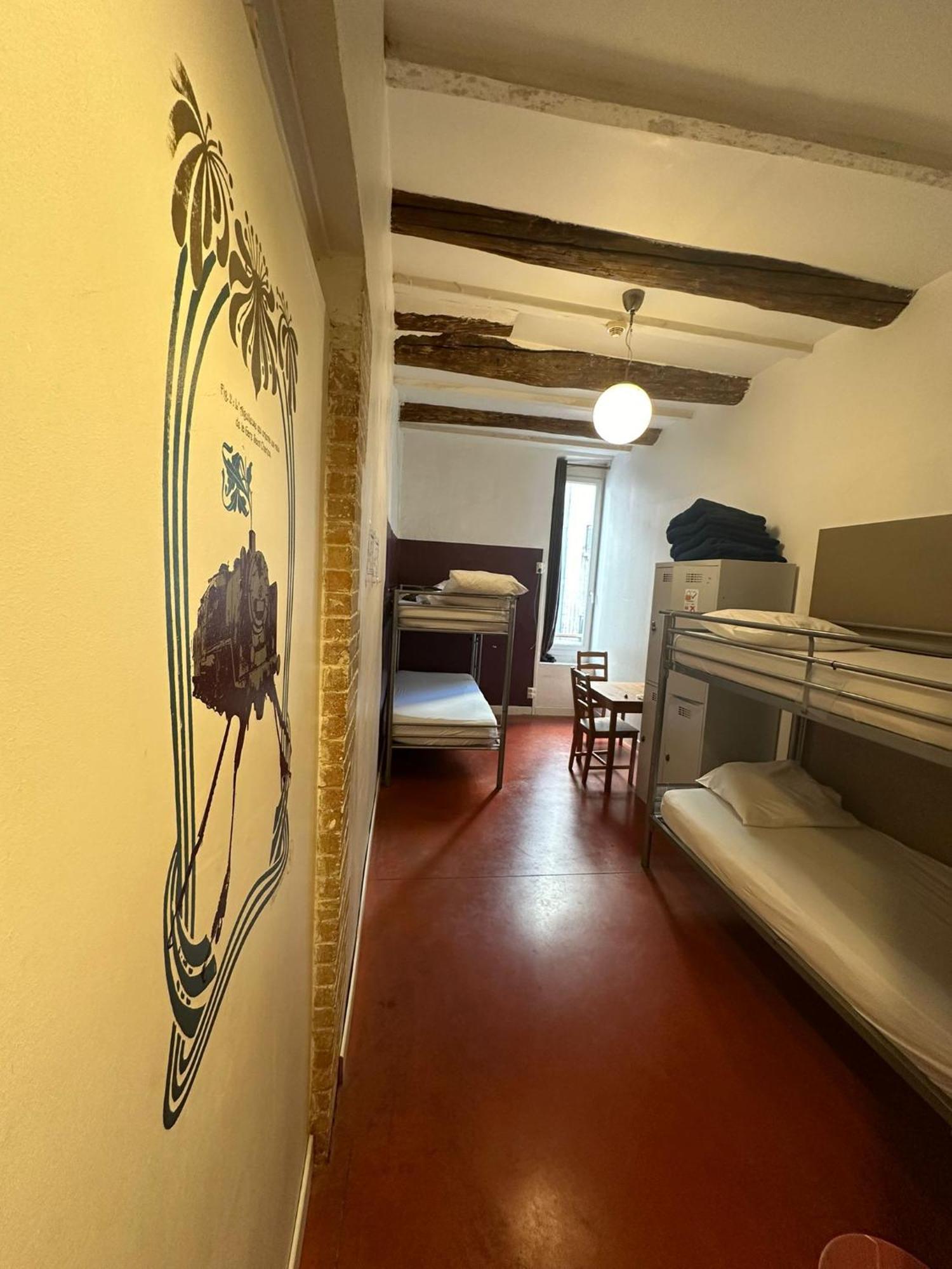 Vertigo Vieux-port Hostal
