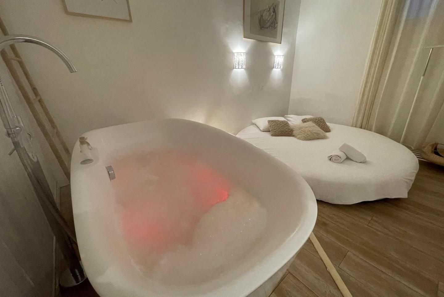 Apartment 1br With Bathtub In City Center Close Opera *