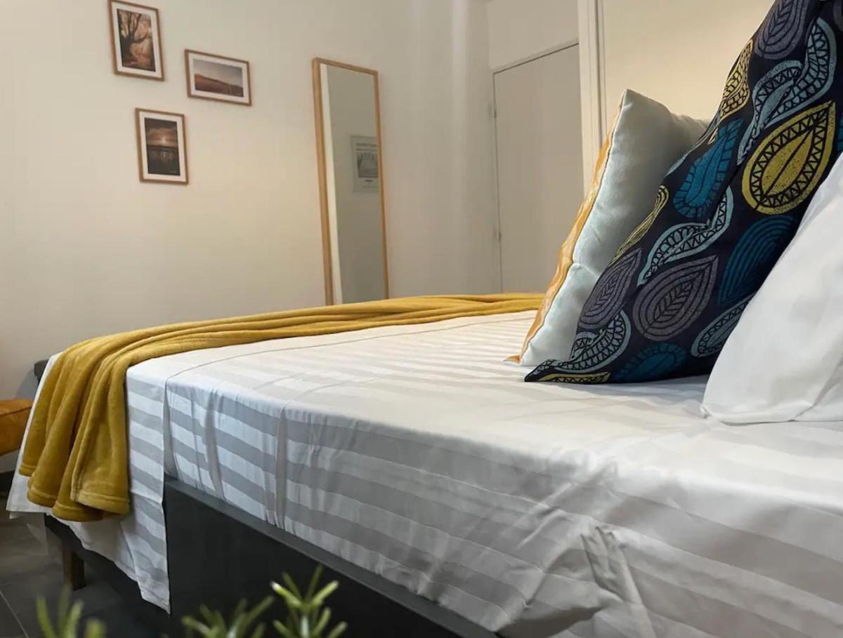 Aj - Stylish Pied-a-terre A La Joliette - Parking Apartment
