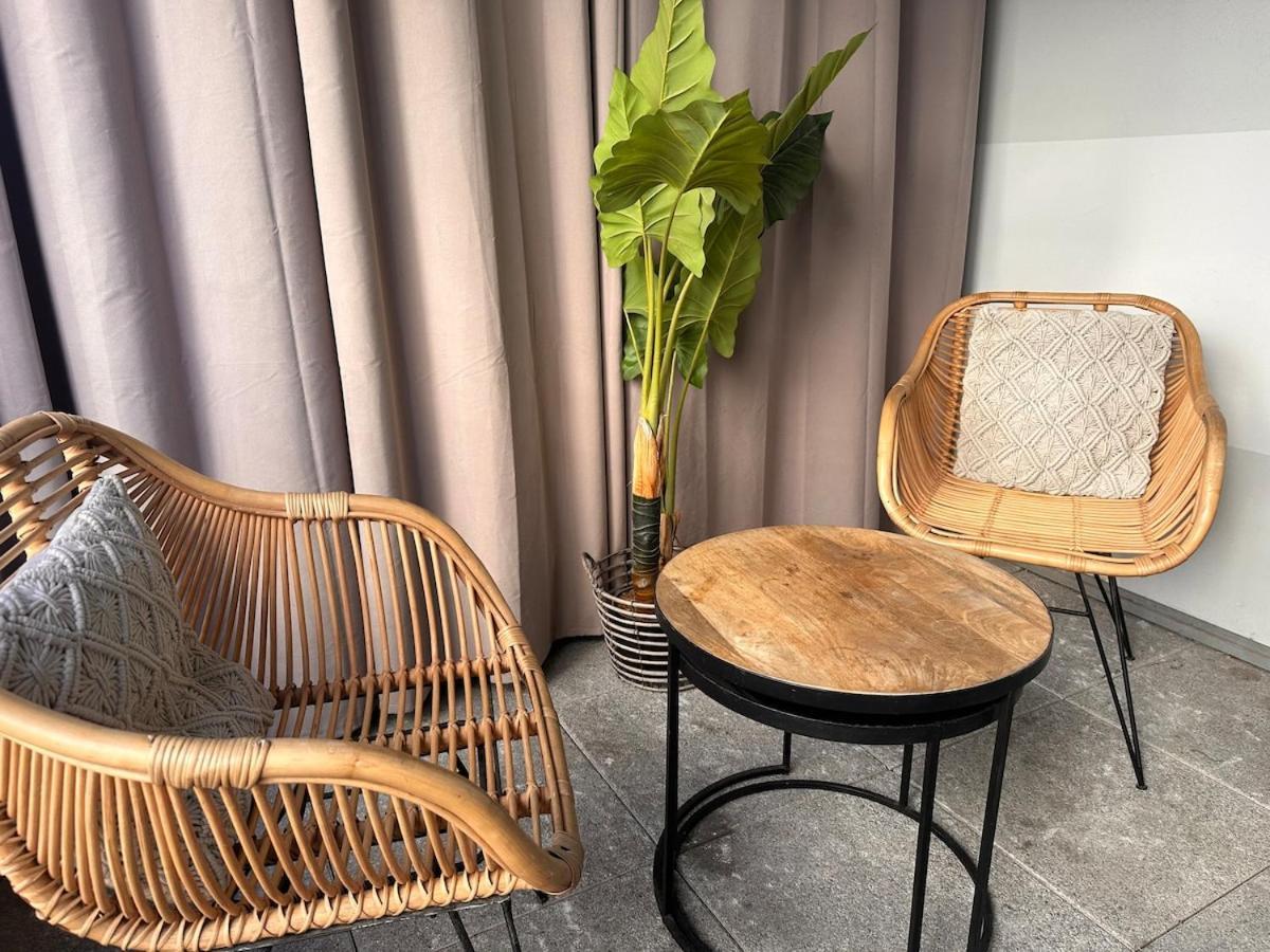 Aj - Stylish Pied-a-terre A La Joliette - Parking Apartment