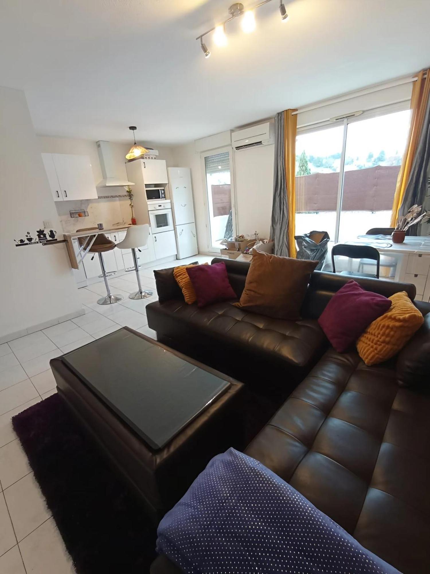 Apartment Grand T2 Avec Terrasse
