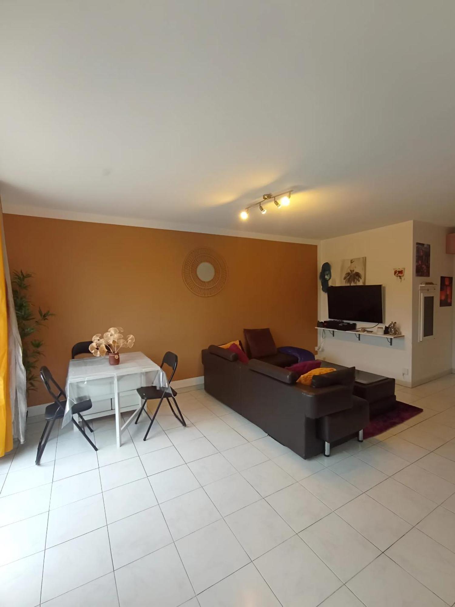 Apartment Grand T2 Avec Terrasse *