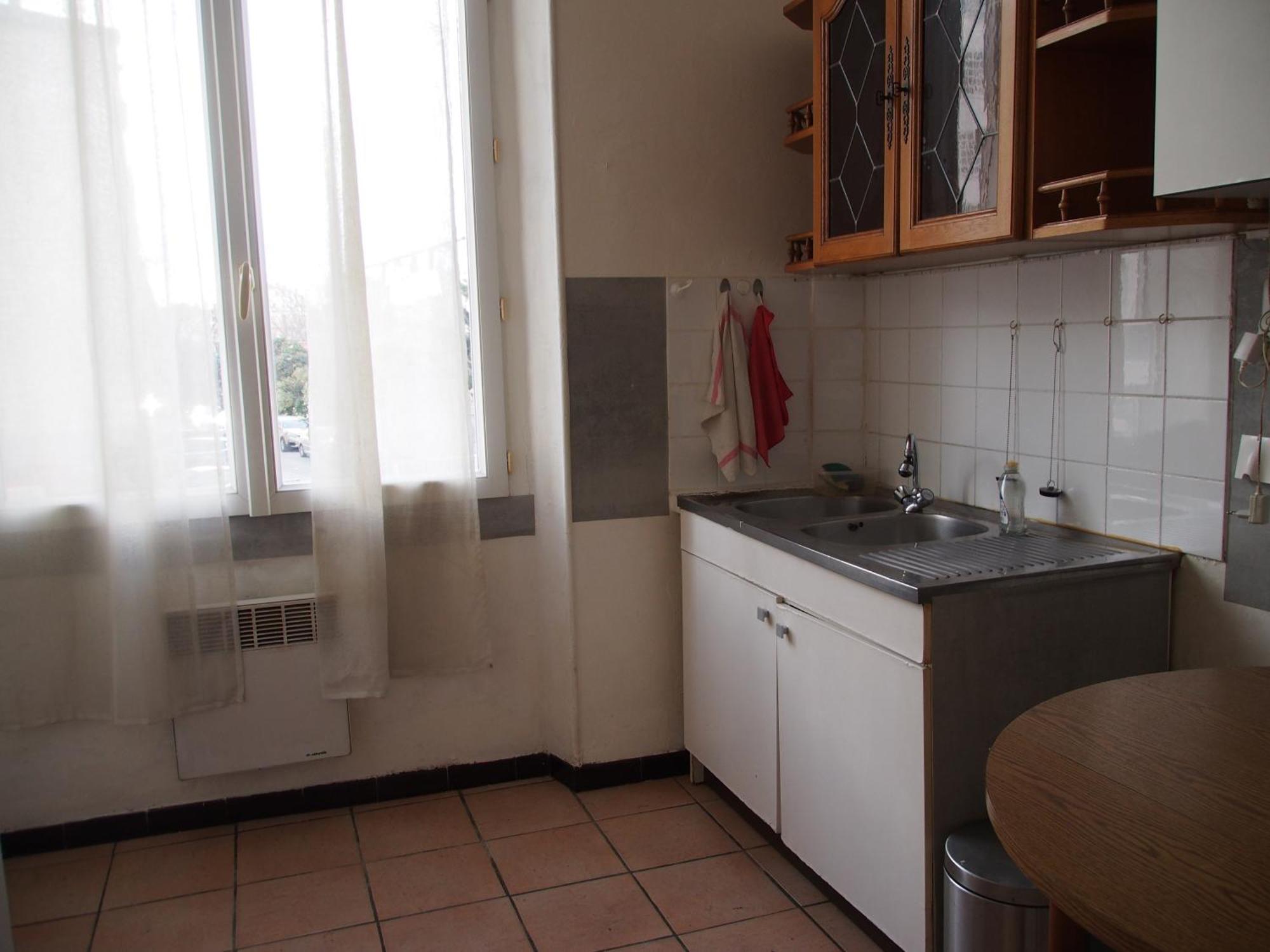 Schweppes Dans Maison, Salle De Bain Et Sejour A Partager Apartment Marseilles