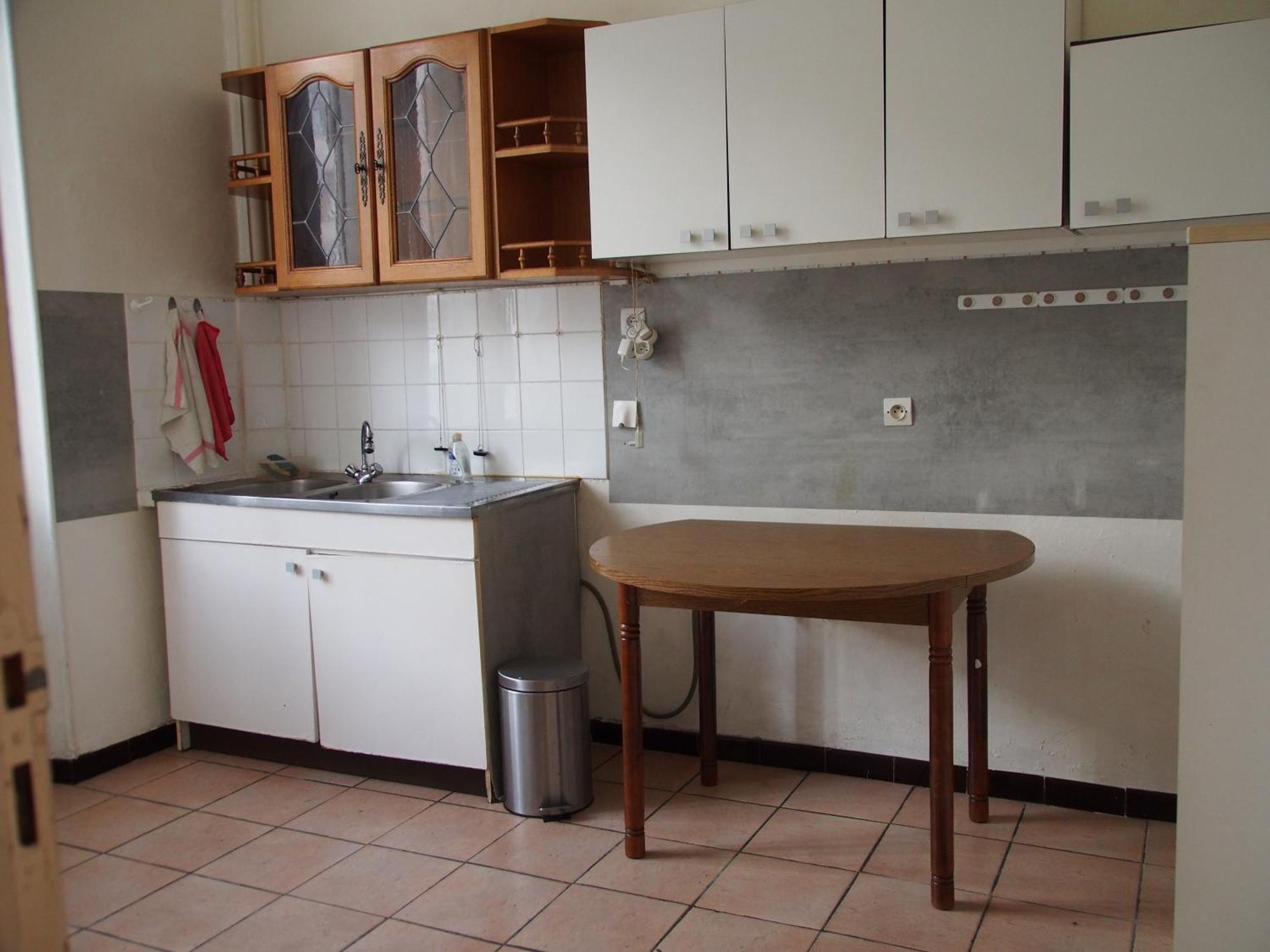 Schweppes Dans Maison, Salle De Bain Et Sejour A Partager * Marseilles