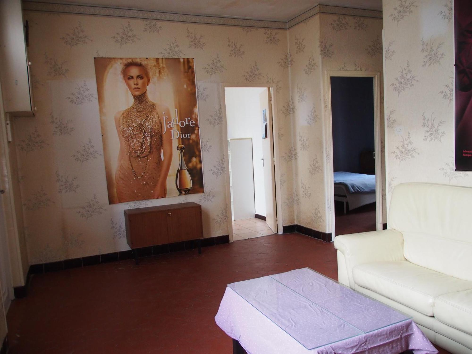 Apartment Schweppes Dans Maison, Salle De Bain Et Sejour A Partager *