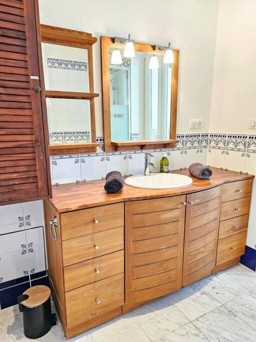 3 Bedroom With Beautiful View Old Port Apartamento