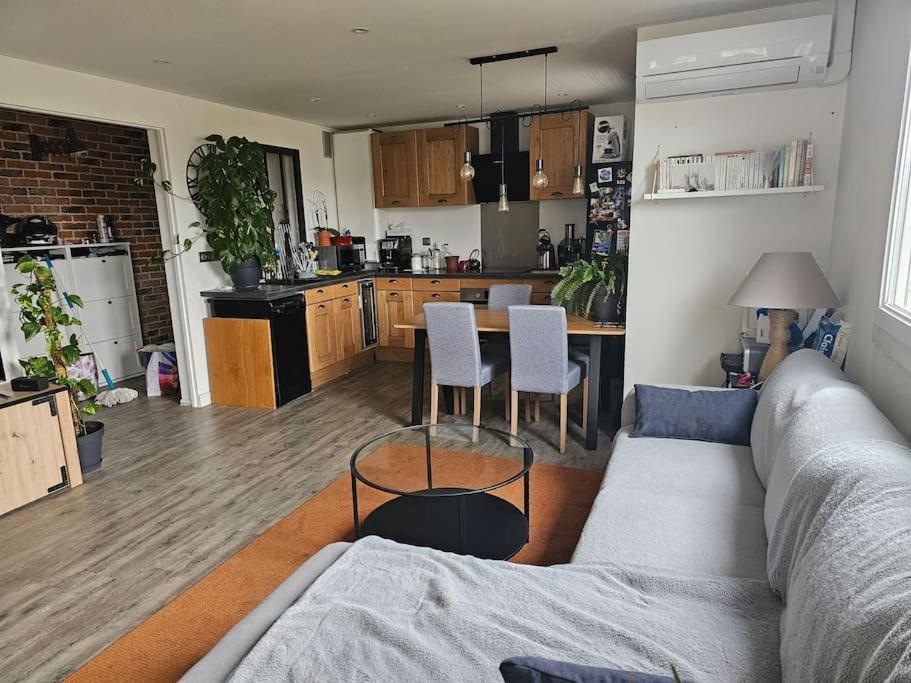 Apartment T2 Pres De La *