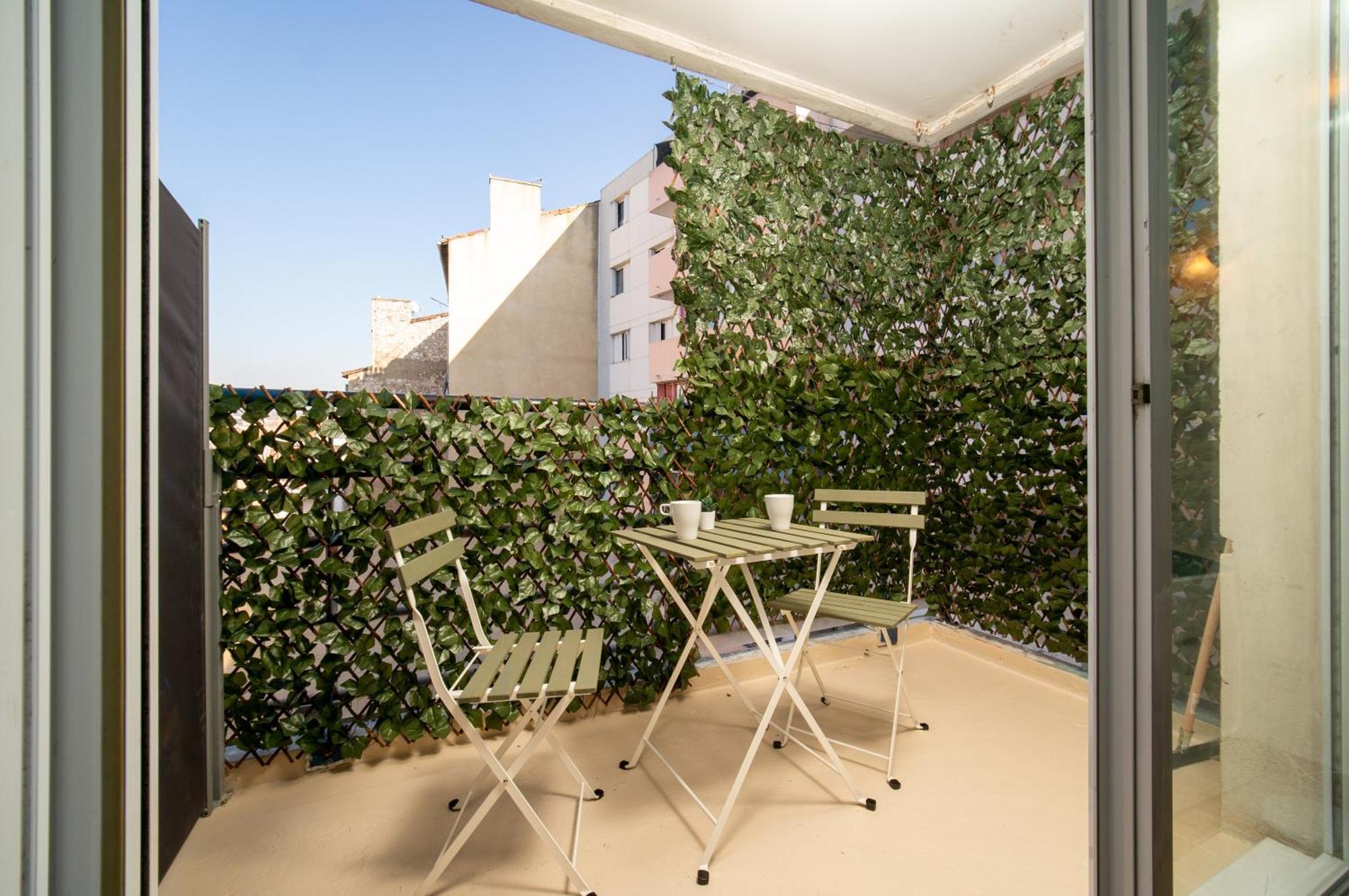 Equipe Avec Parking A 6min A Pied De La Gare St Charles * Marseille