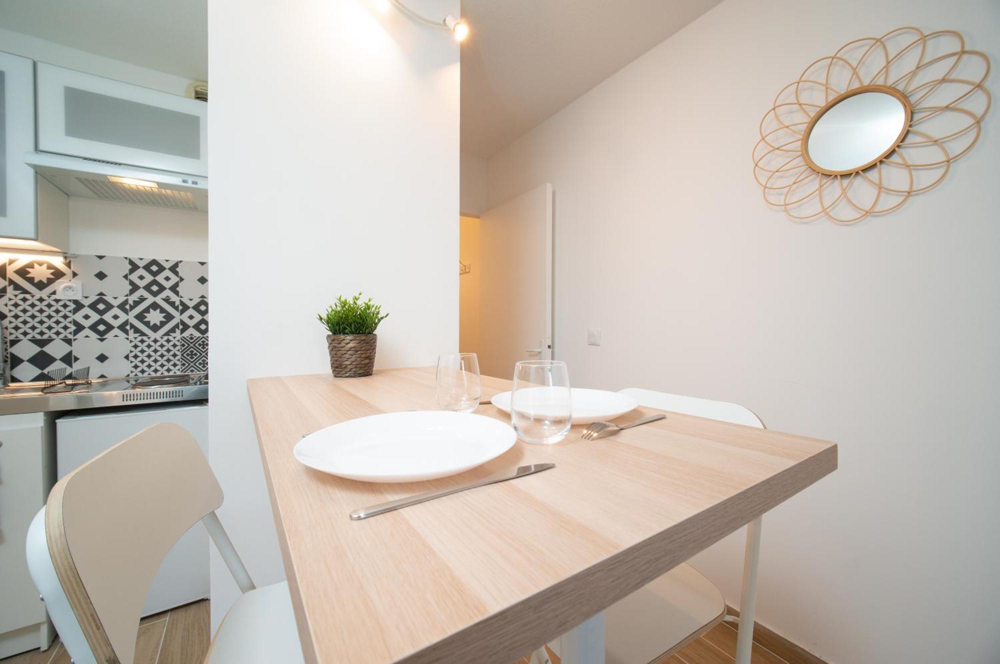 Equipe Avec Parking A 6min A Pied De La Gare St Charles * Marseille