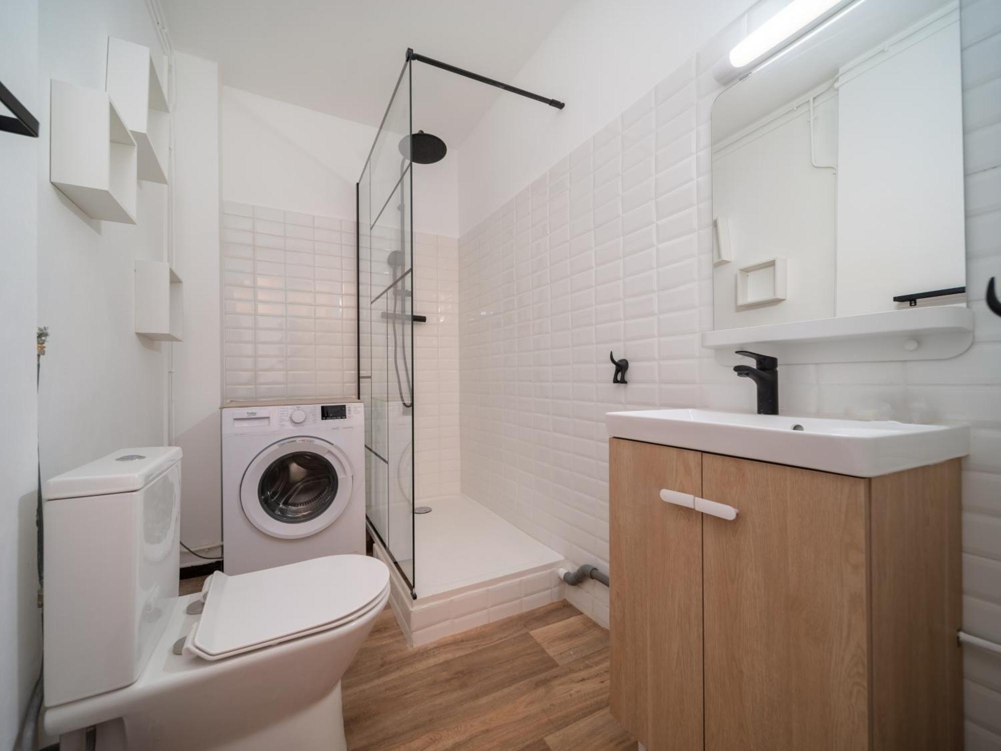 Apartment Climatise Equipe 4 Couchages A 5min A Pied De La Gare St Charles Marseille