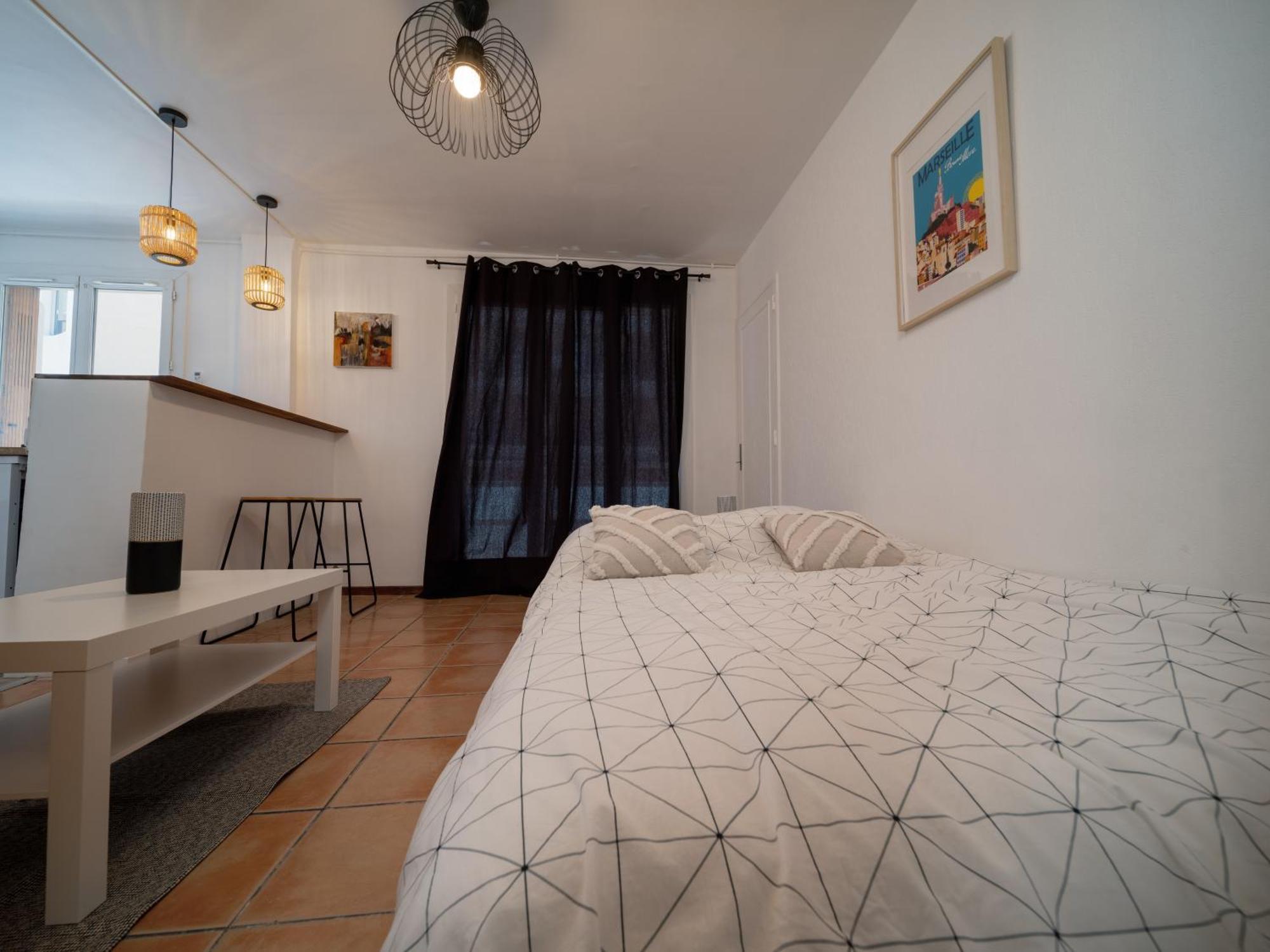 Climatise Equipe 4 Couchages A 5min A Pied De La Gare St Charles * Marseille